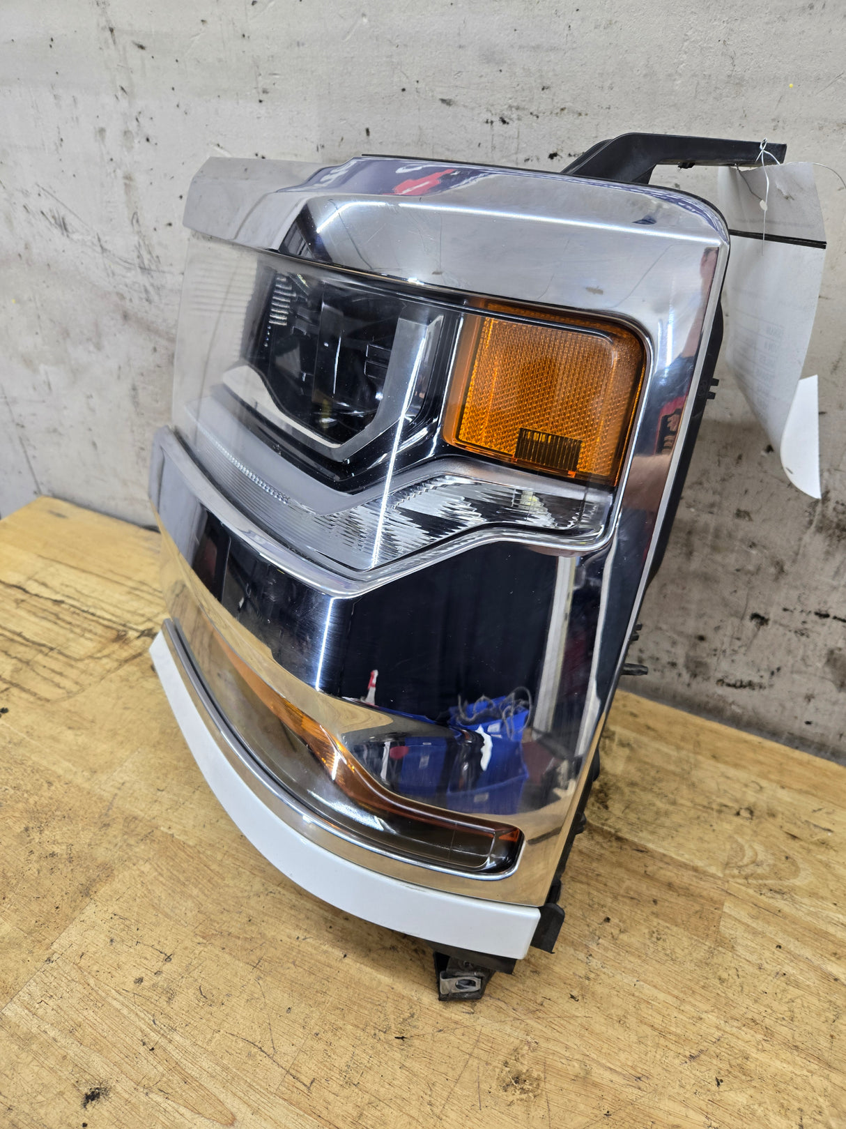 2016-2019 Chevrolet Silverado 1500 Driver Side Left Hand Headlight Bucket Assembly 84181562
