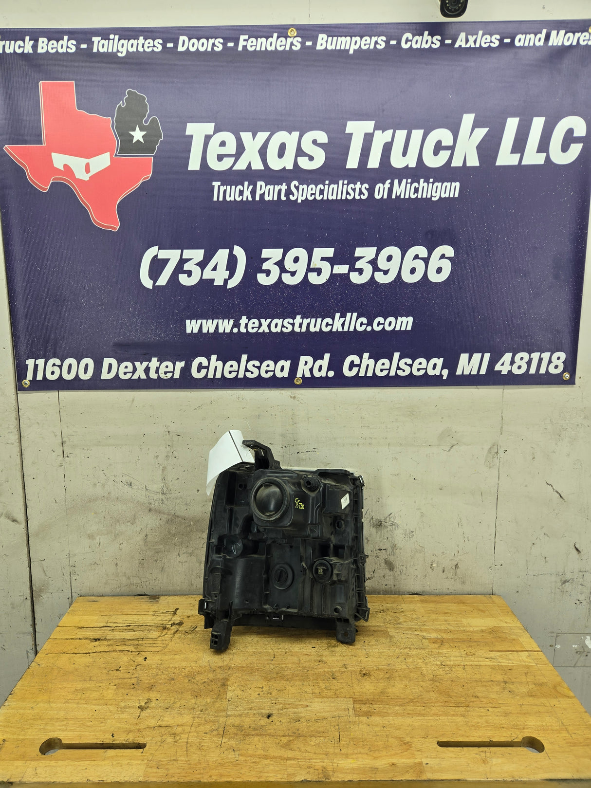 2016-2019 Chevrolet Silverado 1500 Driver Side Left Hand Headlight Bucket Assembly 84181562