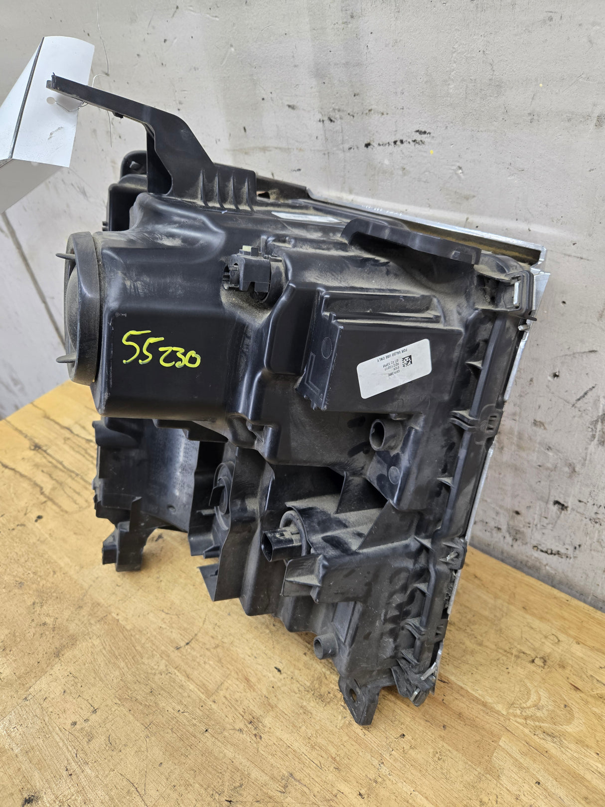 2016-2019 Chevrolet Silverado 1500 Driver Side Left Hand Headlight Bucket Assembly 84181562