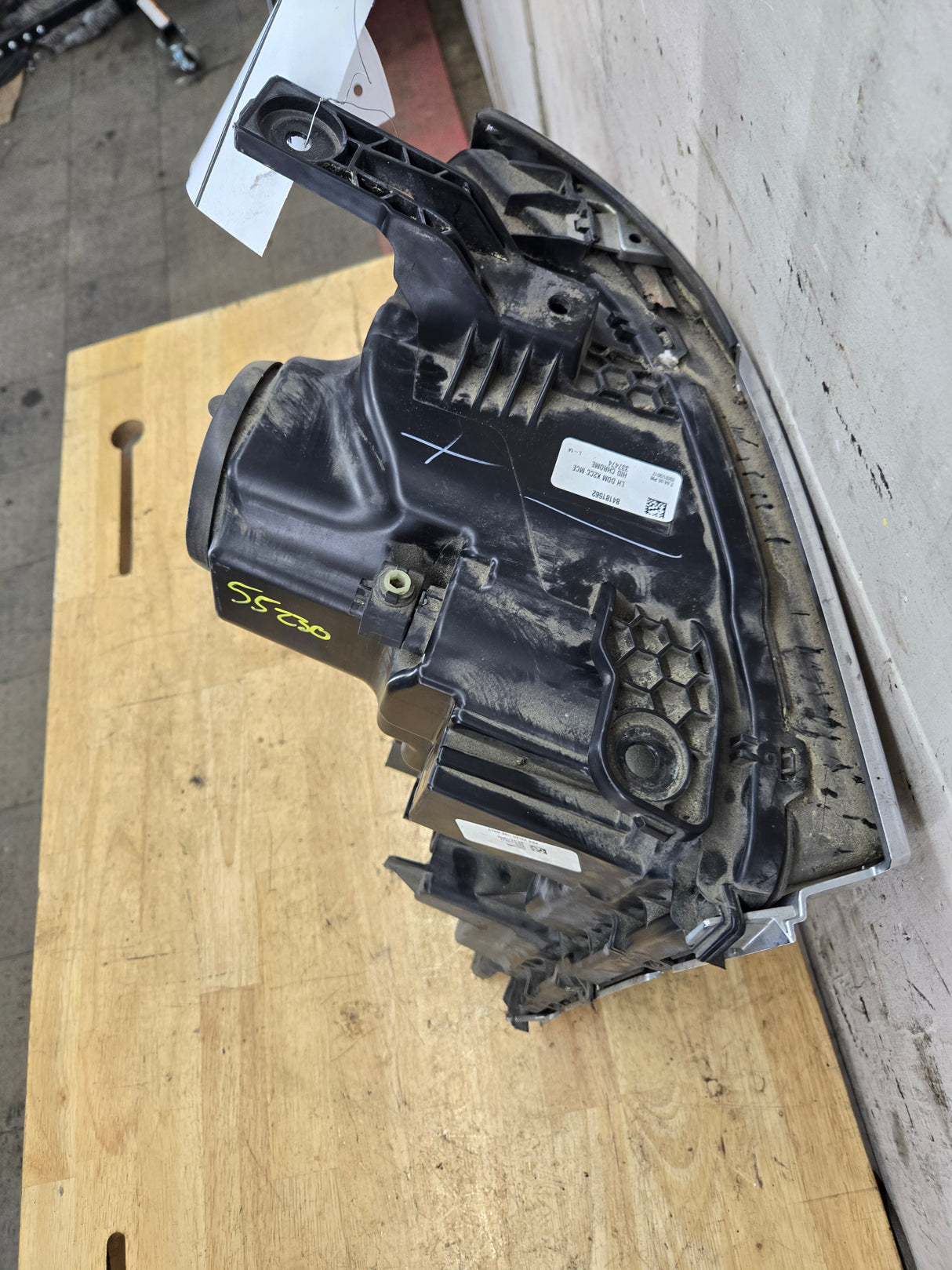 2016-2019 Chevrolet Silverado 1500 Driver Side Left Hand Headlight Bucket Assembly 84181562