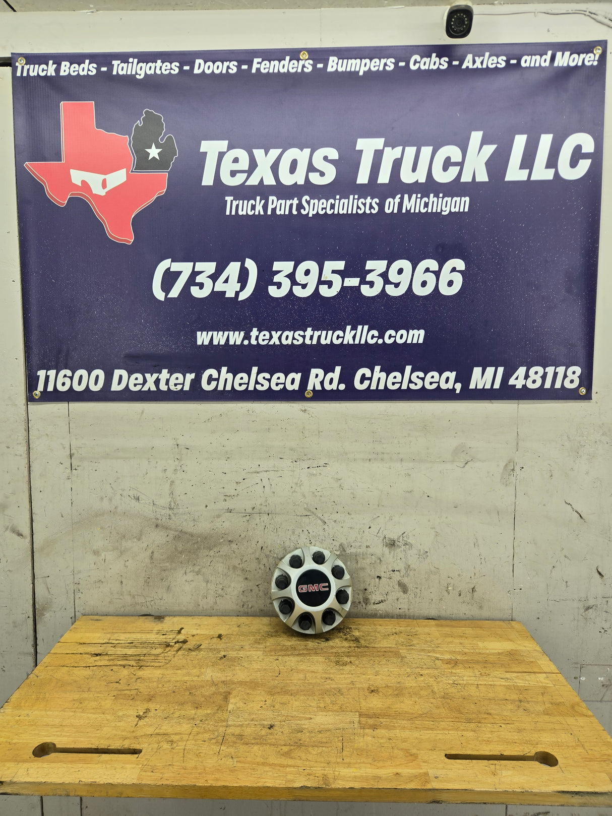 2008-2010 GMC Sierra 3500 Dually Front Wheel Center Hub Cap Lug Cover 9597357