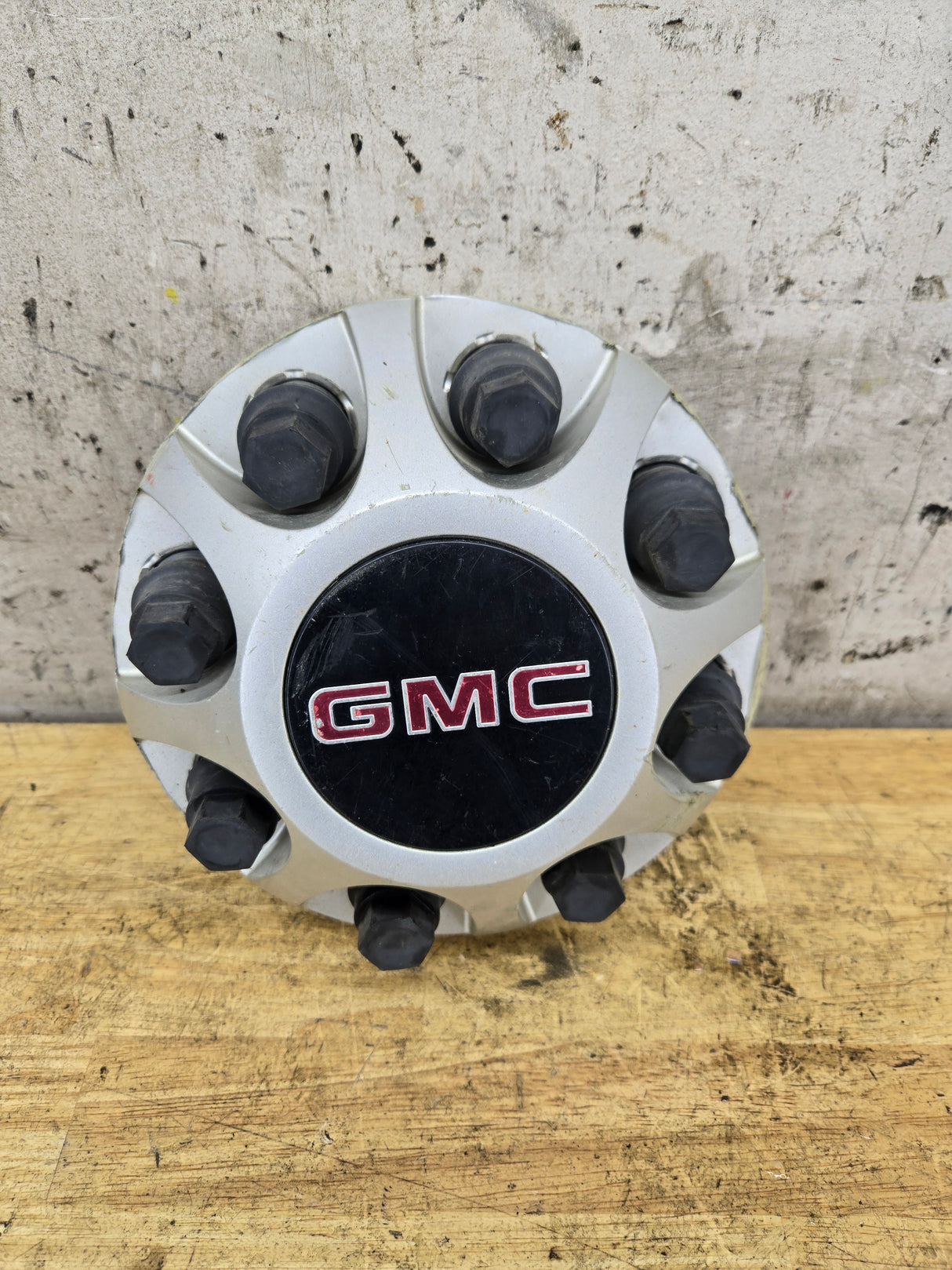 2008-2010 GMC Sierra 3500 Dually Front Wheel Center Hub Cap Lug Cover 9597357