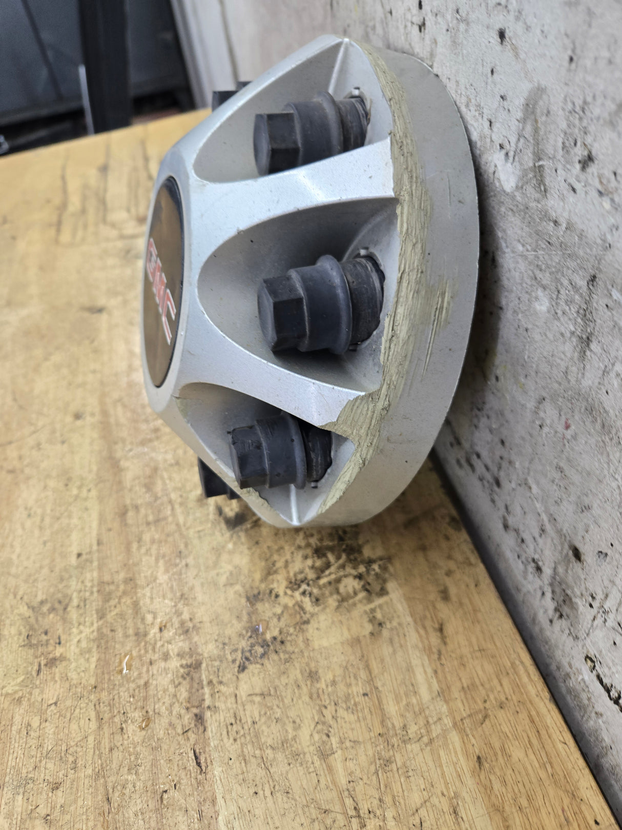 2008-2010 GMC Sierra 3500 Dually Front Wheel Center Hub Cap Lug Cover 9597357
