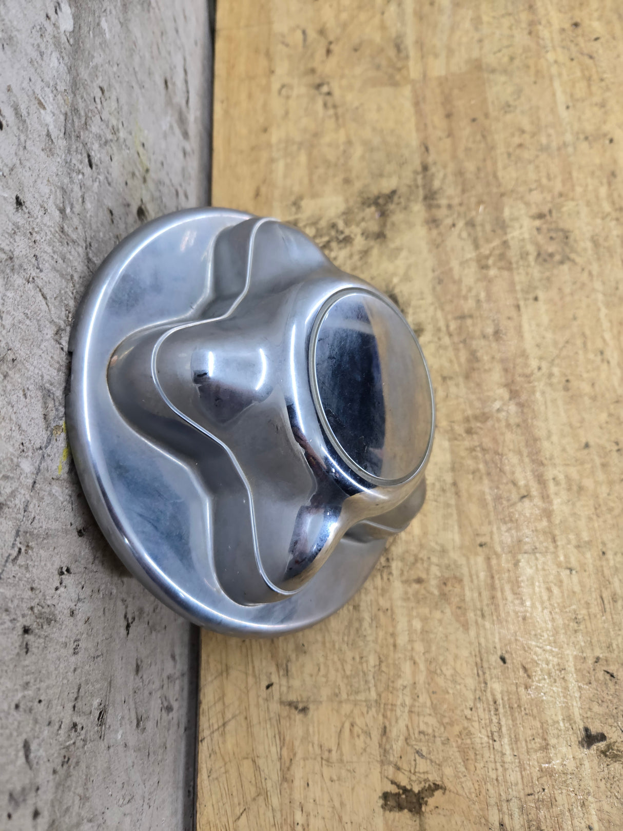 1997-2004 Ford F150 Hub Cap Center Cap F75A-1A096-EA