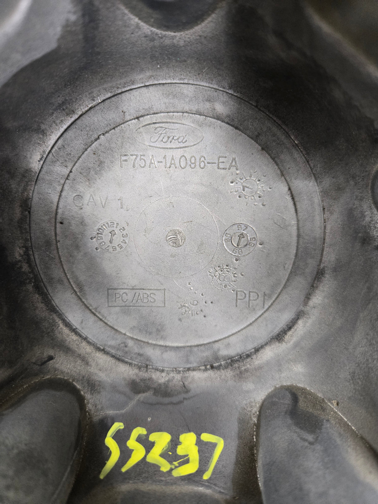 1997-2004 Ford F150 Hub Cap Center Cap F75A-1A096-EA