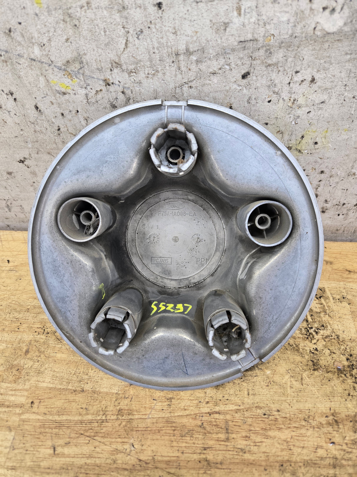 1997-2004 Ford F150 Hub Cap Center Cap F75A-1A096-EA