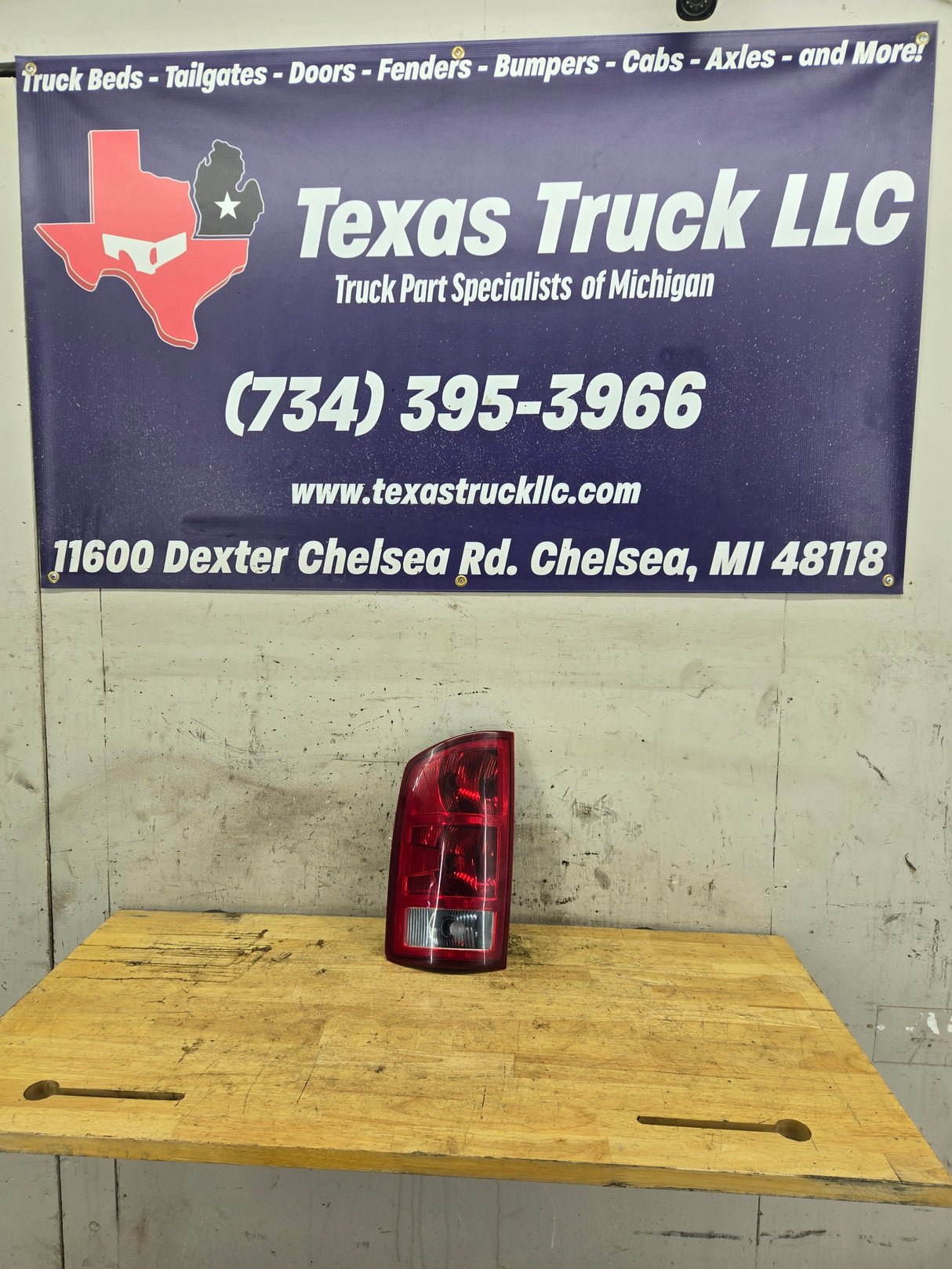 2002-2006 Dodge Ram 1500 2500 3500 LH Driver Side Tail Light