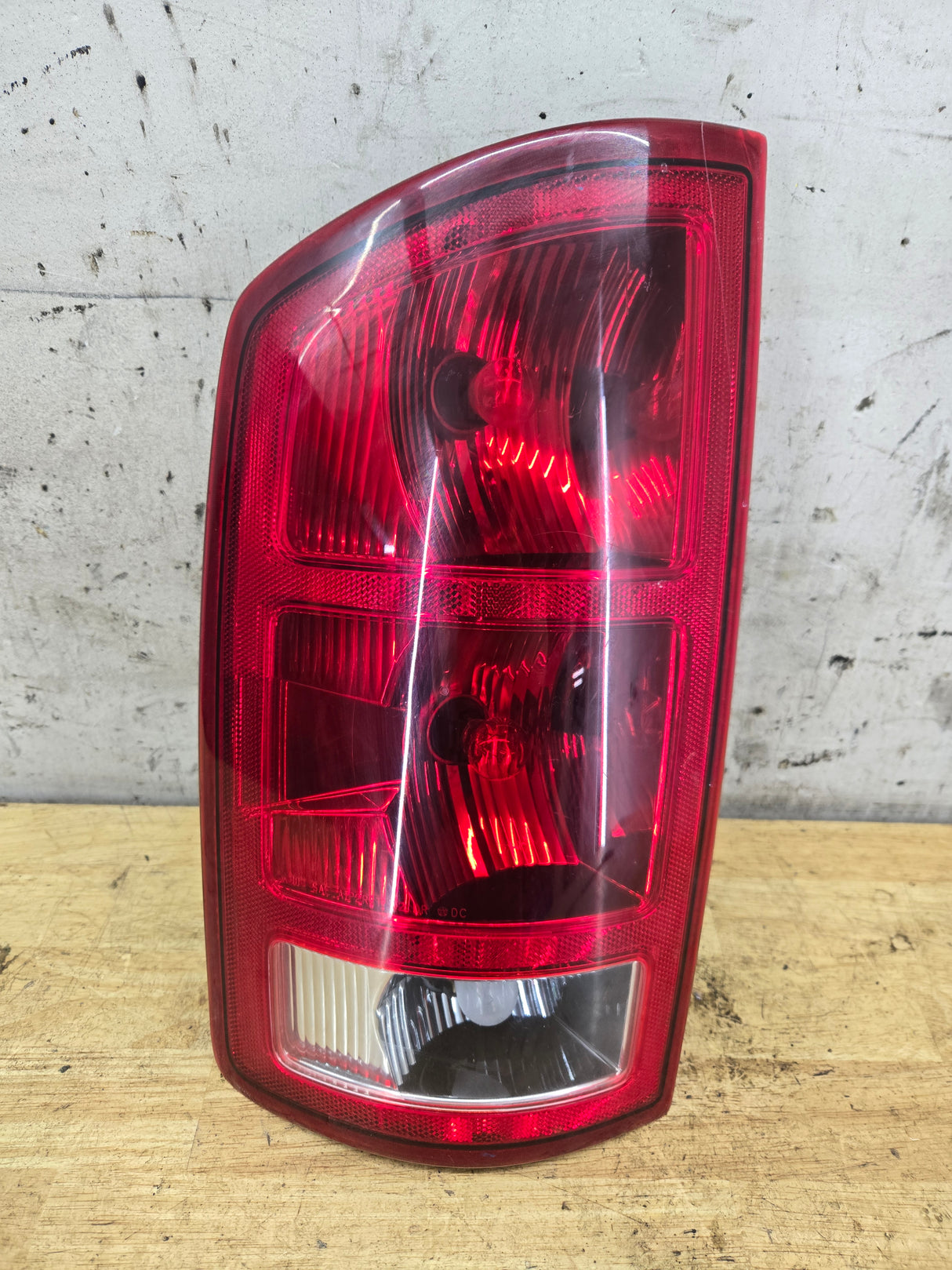2002-2006 Dodge Ram 1500 2500 3500 LH Driver Side Tail Light