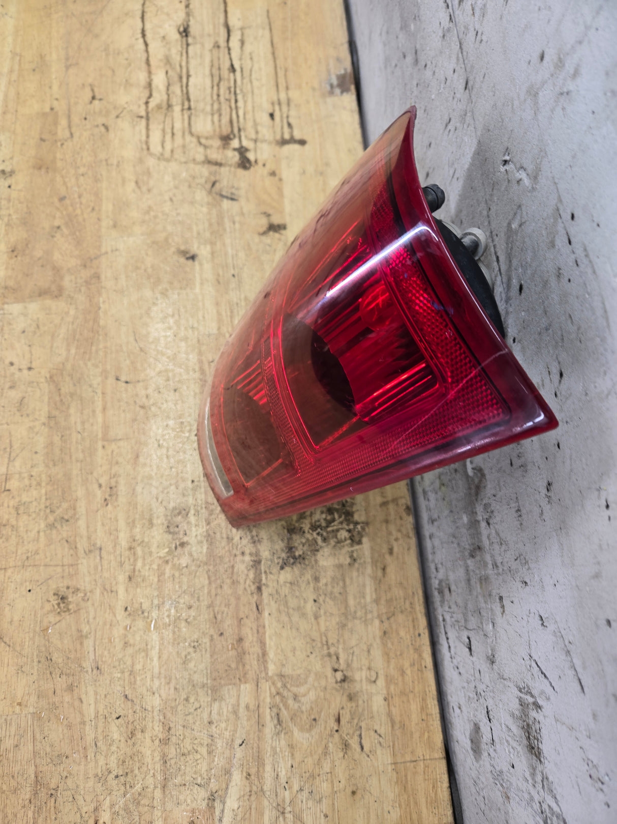 2002-2006 Dodge Ram 1500 2500 3500 LH Driver Side Tail Light