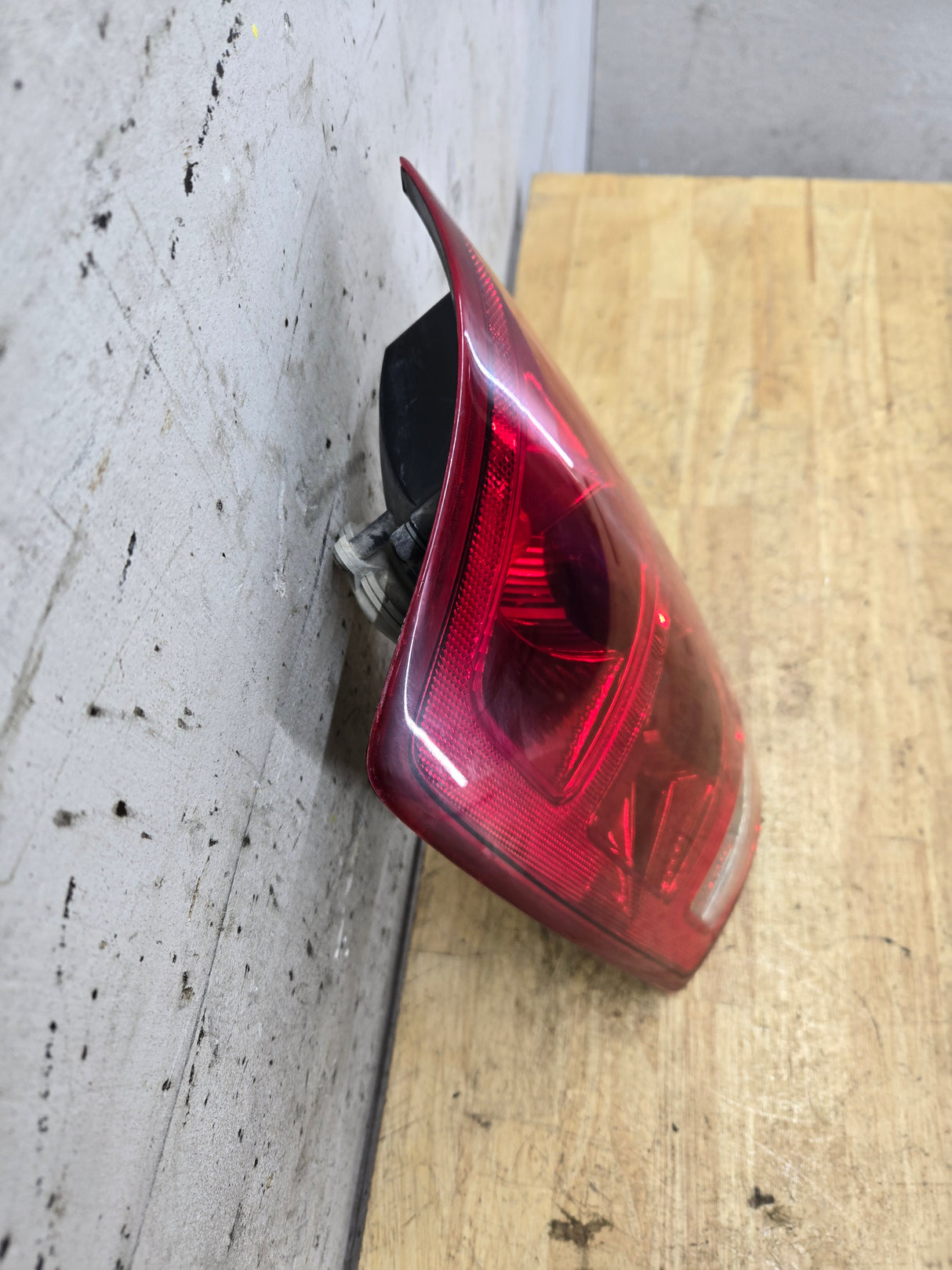 2002-2006 Dodge Ram 1500 2500 3500 LH Driver Side Tail Light