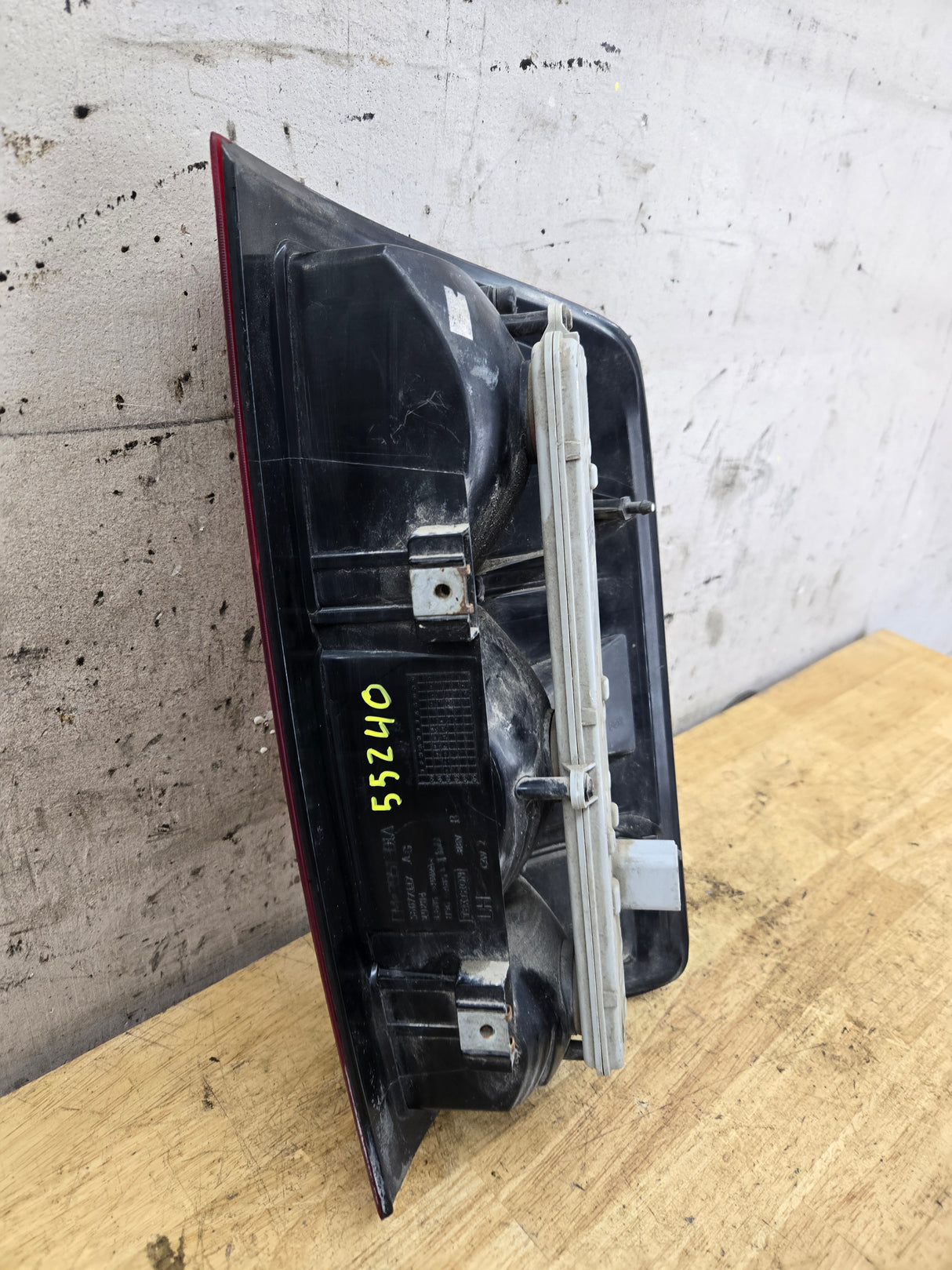 2002-2006 Dodge Ram 1500 2500 3500 LH Driver Side Tail Light