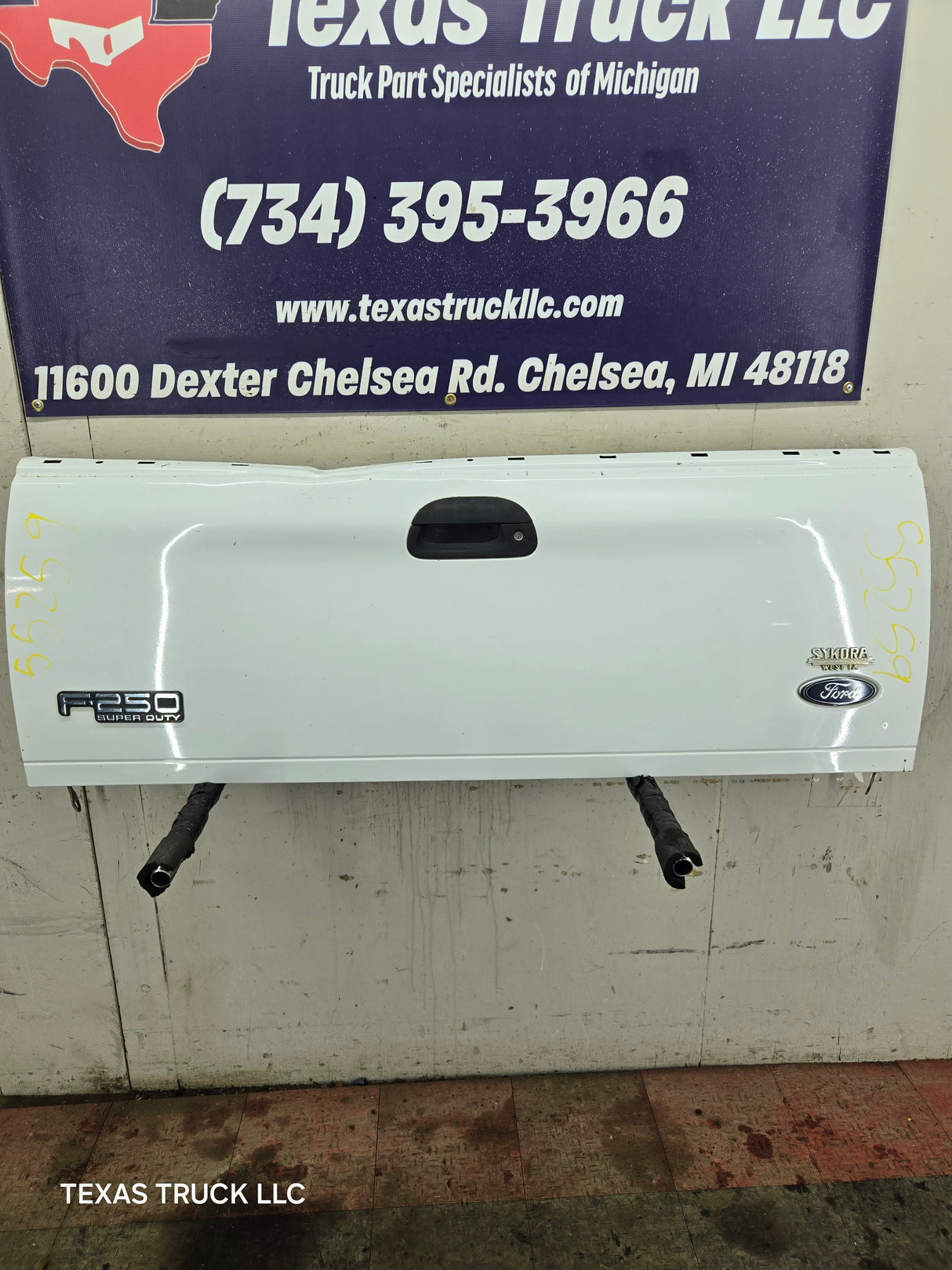 1997-2003 F150 / 1999-2007 Ford F250 F350 F450 F550 Super Duty Tailgate