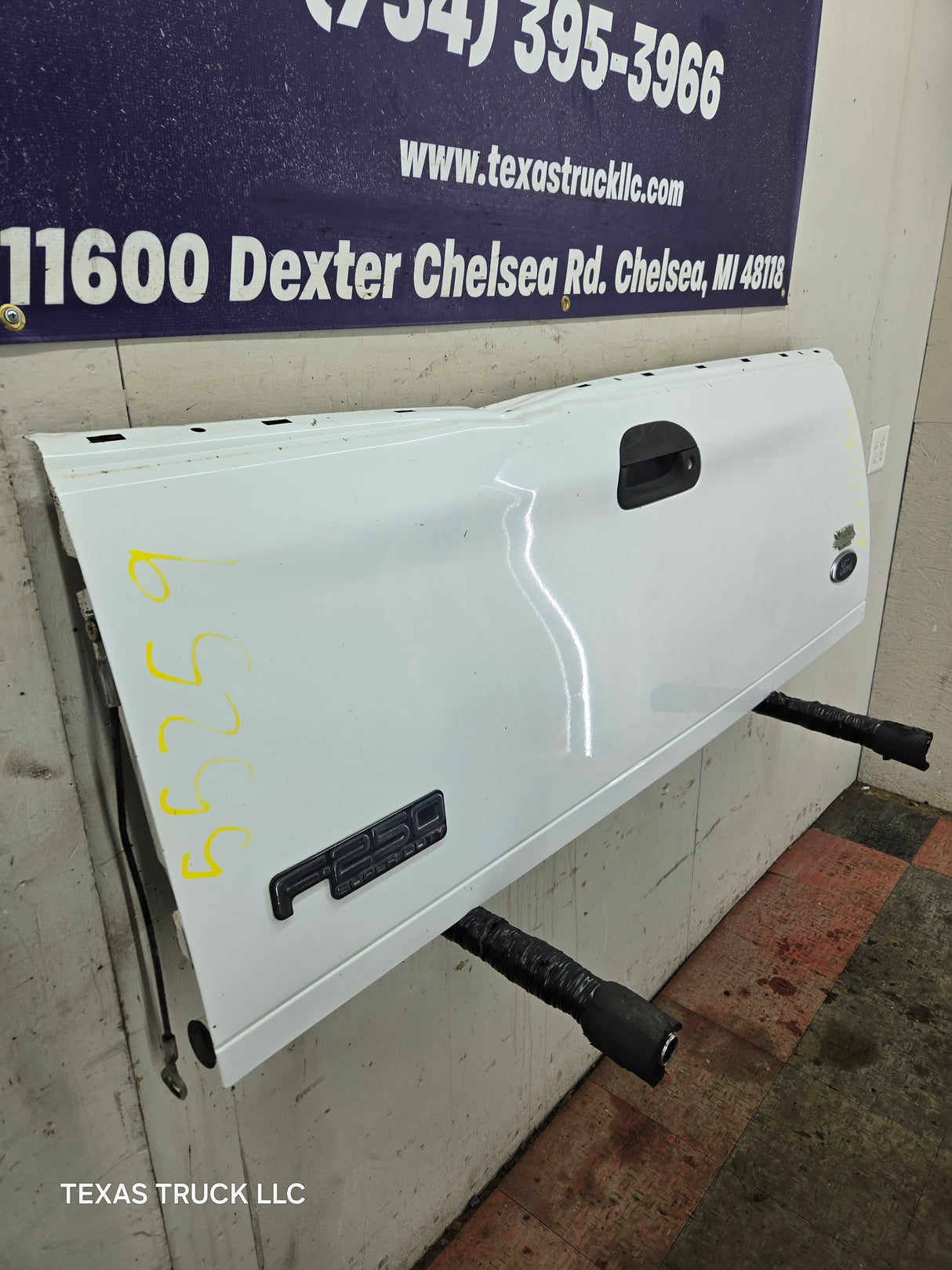 1997-2003 F150 / 1999-2007 Ford F250 F350 F450 F550 Super Duty Tailgate