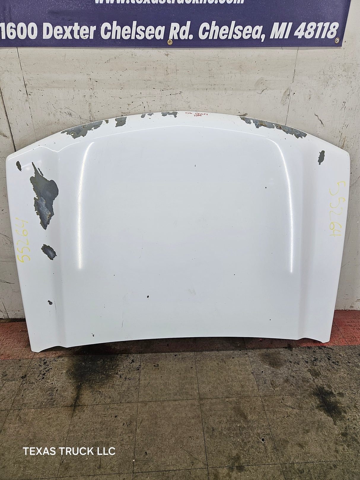 2003-2006 Chevrolet Silverado 2500 3500 Cateye HD Hood OEM - Summit White