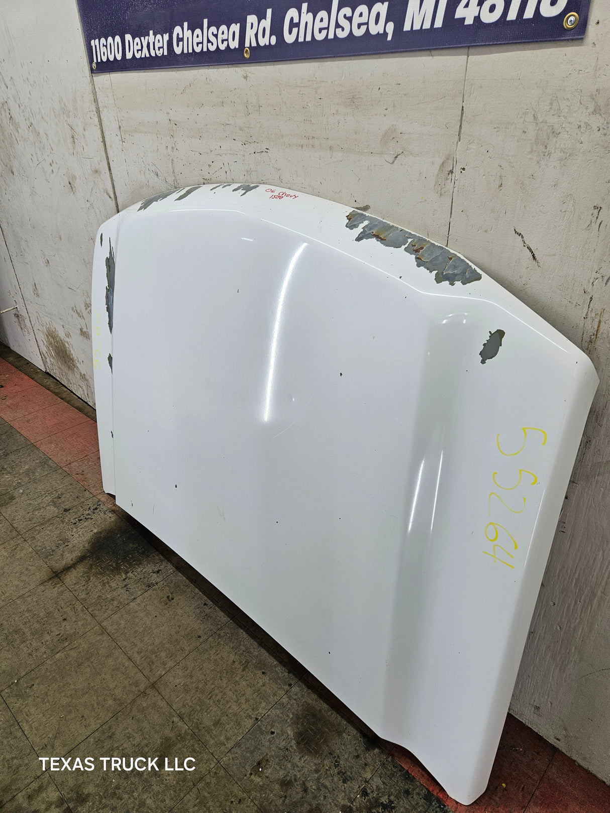 2003-2006 Chevrolet Silverado 2500 3500 Cateye HD Hood OEM - Summit White