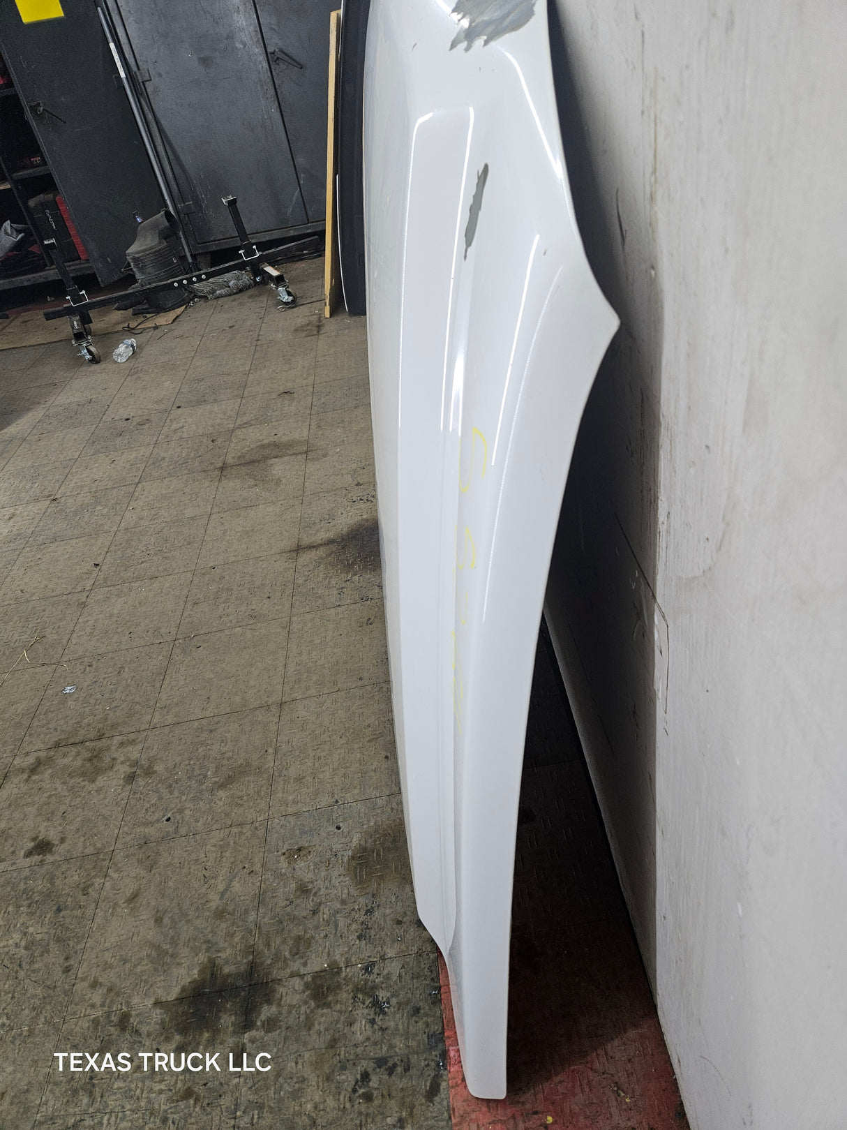 2003-2006 Chevrolet Silverado 2500 3500 Cateye HD Hood OEM - Summit White