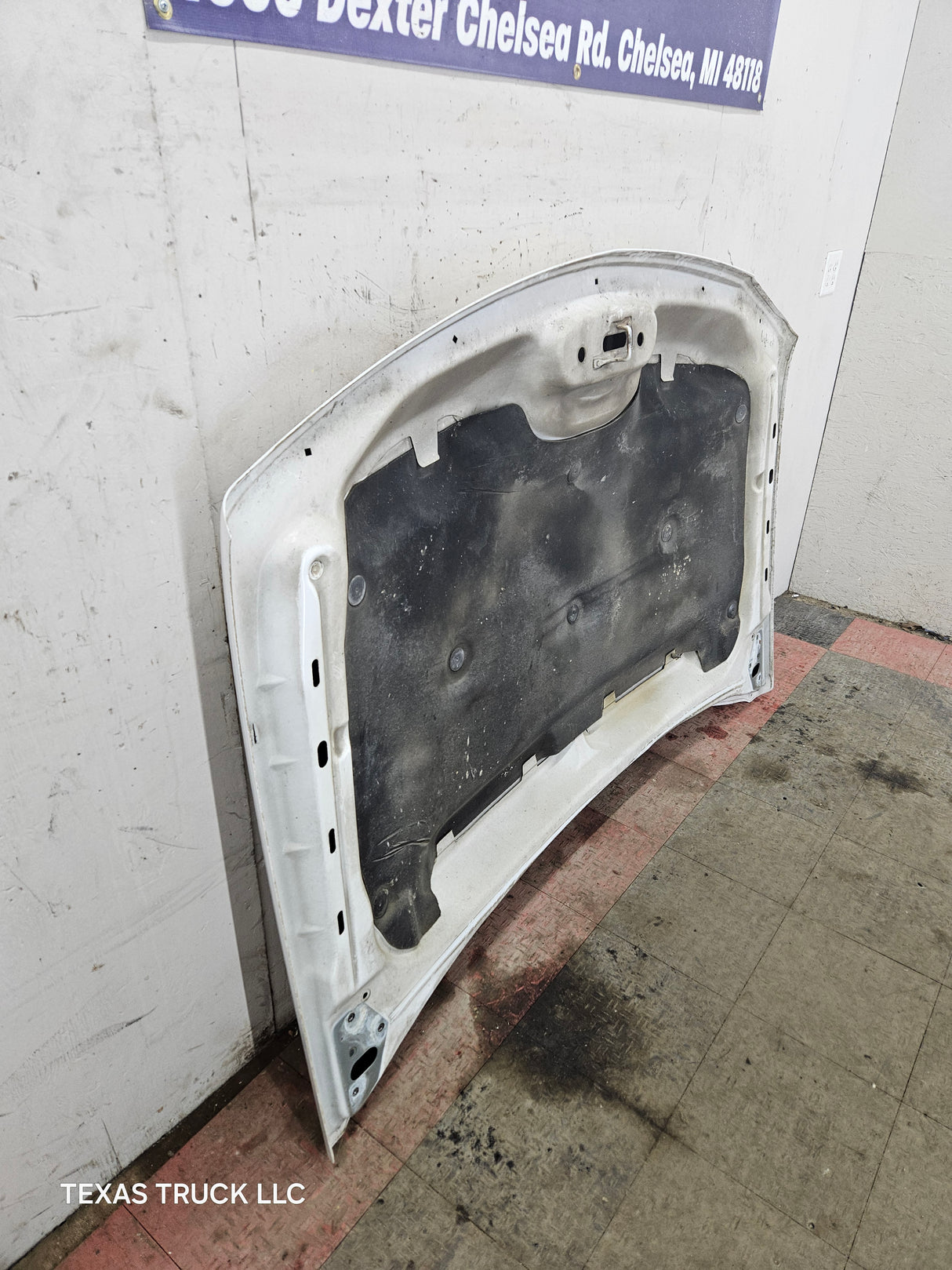 2003-2006 Chevrolet Silverado 2500 3500 Cateye HD Hood OEM - Summit White