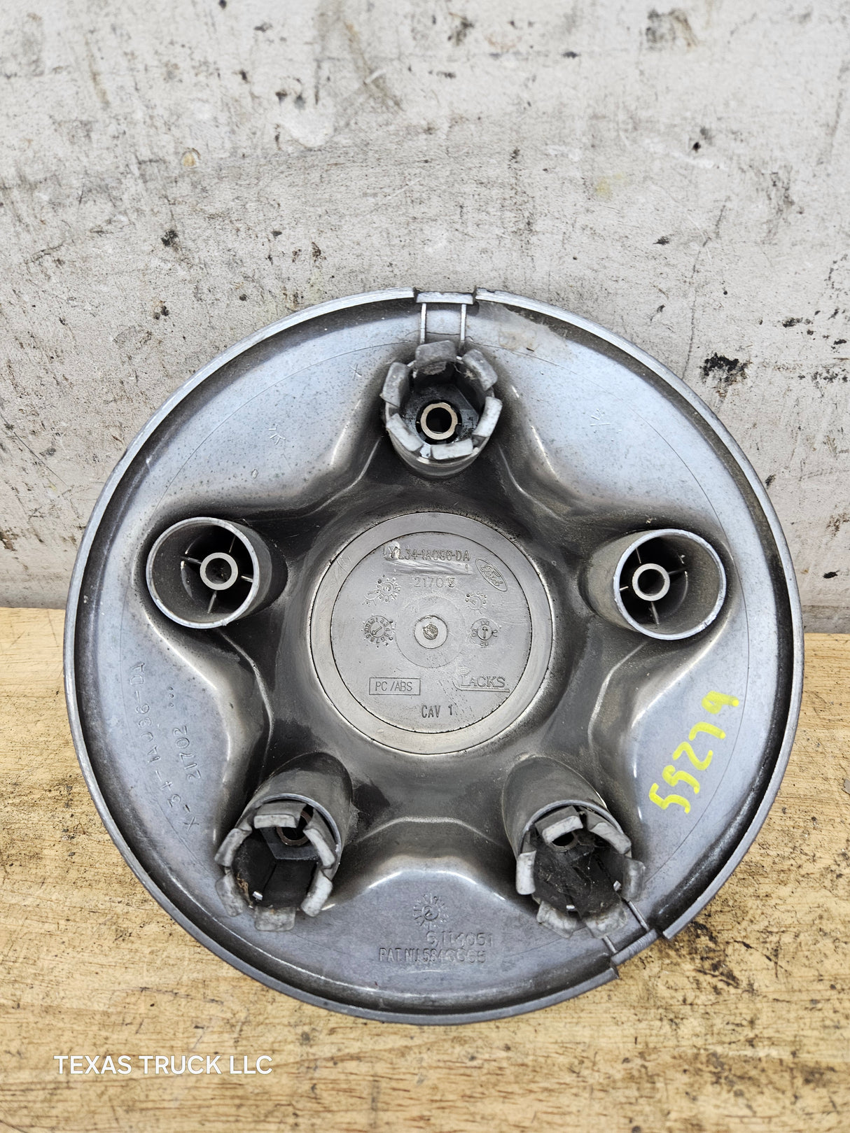 1997-2004 Ford F150 Hub Cap Center Cap F75A-1A096-EA