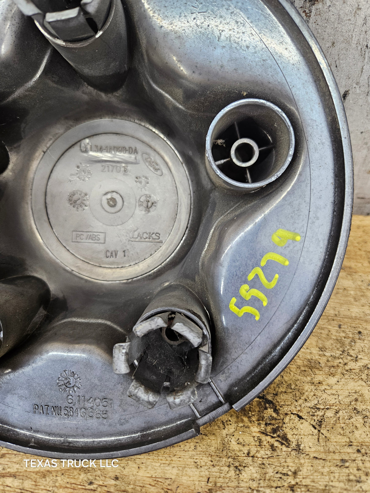 1997-2004 Ford F150 Hub Cap Center Cap F75A-1A096-EA