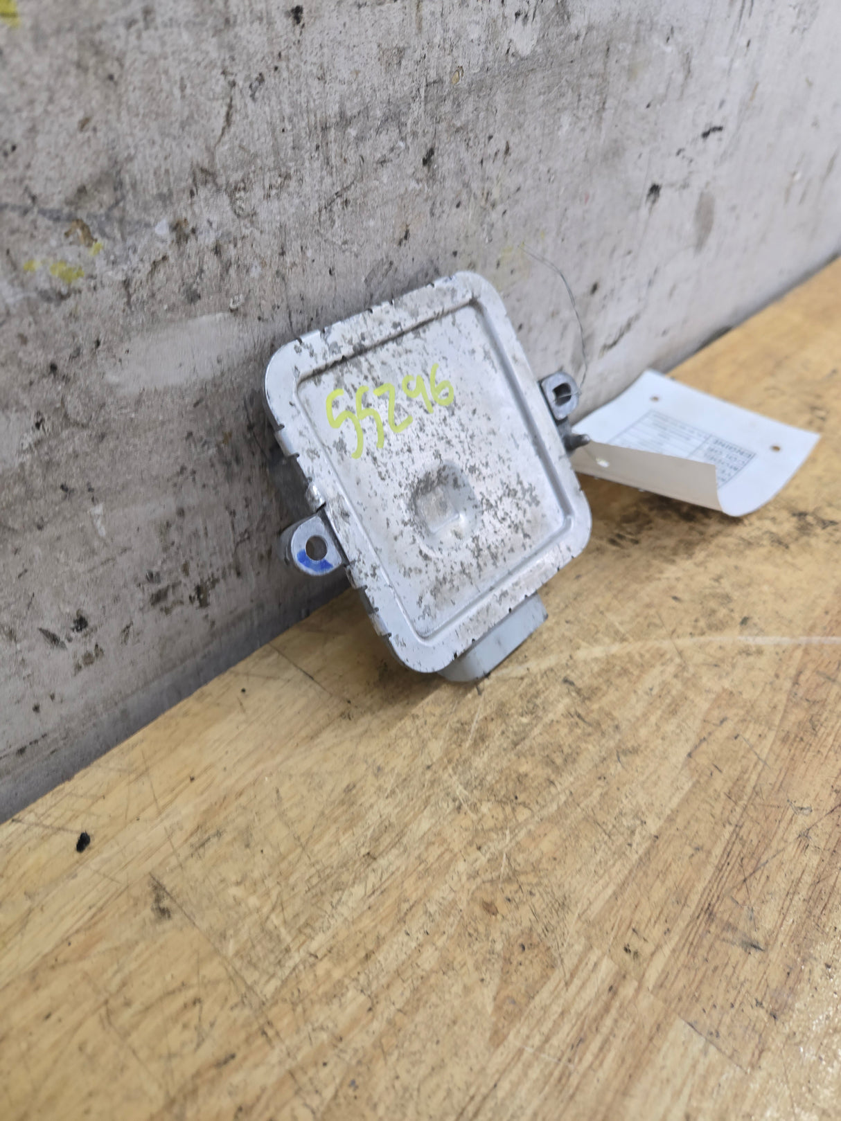 2014-2019 Chevrolet Silverado / GMC Sierra 1500 Fuel Pump Power Control Module 23382215
