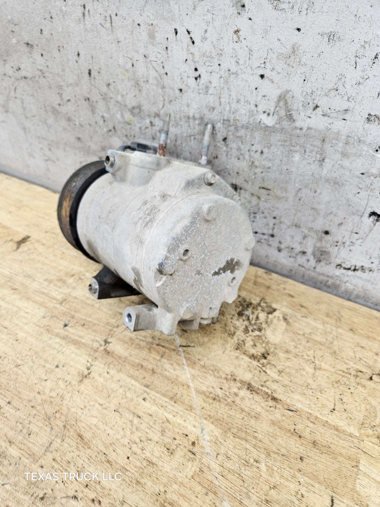 2011-2016 6.7L Power Stroke AC Compressor BC34-19D629 Ford F250 F350 F450 F550 Super Duty