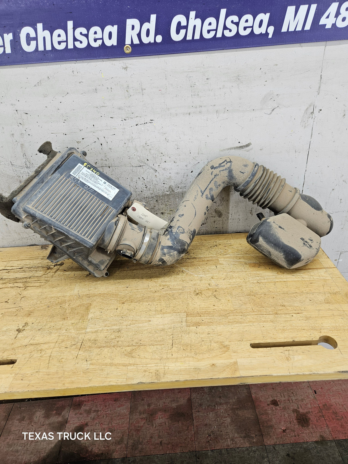 2008 Chevrolet Silverado / GMC Sierra 1500 4.3L Engine Air Intake Box Cleaner