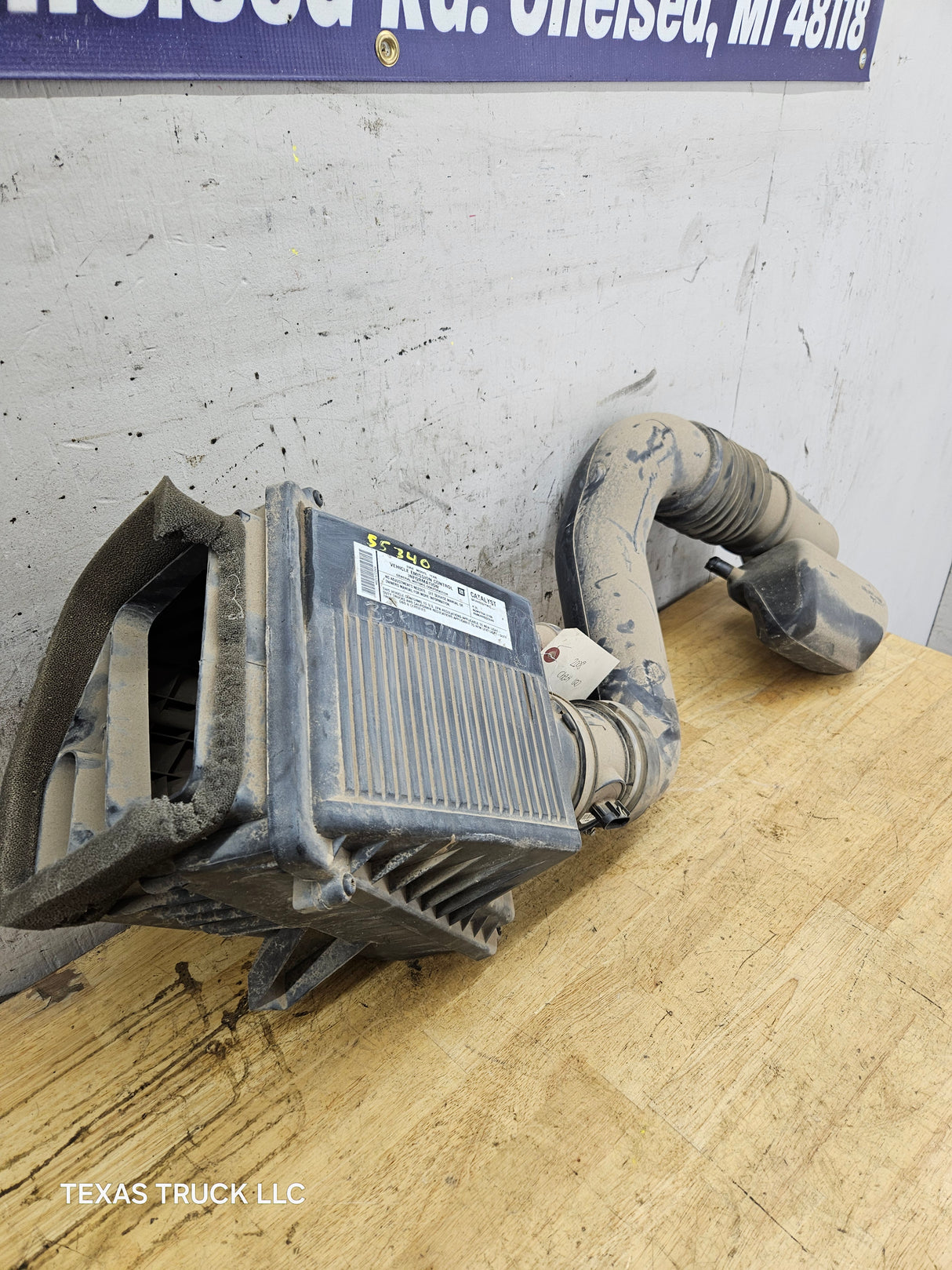 2008 Chevrolet Silverado / GMC Sierra 1500 4.3L Engine Air Intake Box Cleaner
