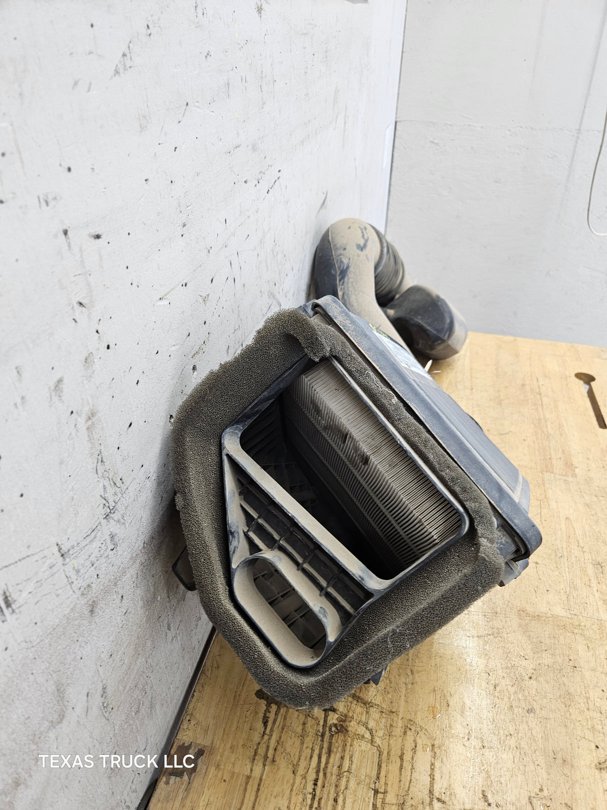 2008 Chevrolet Silverado / GMC Sierra 1500 4.3L Engine Air Intake Box Cleaner