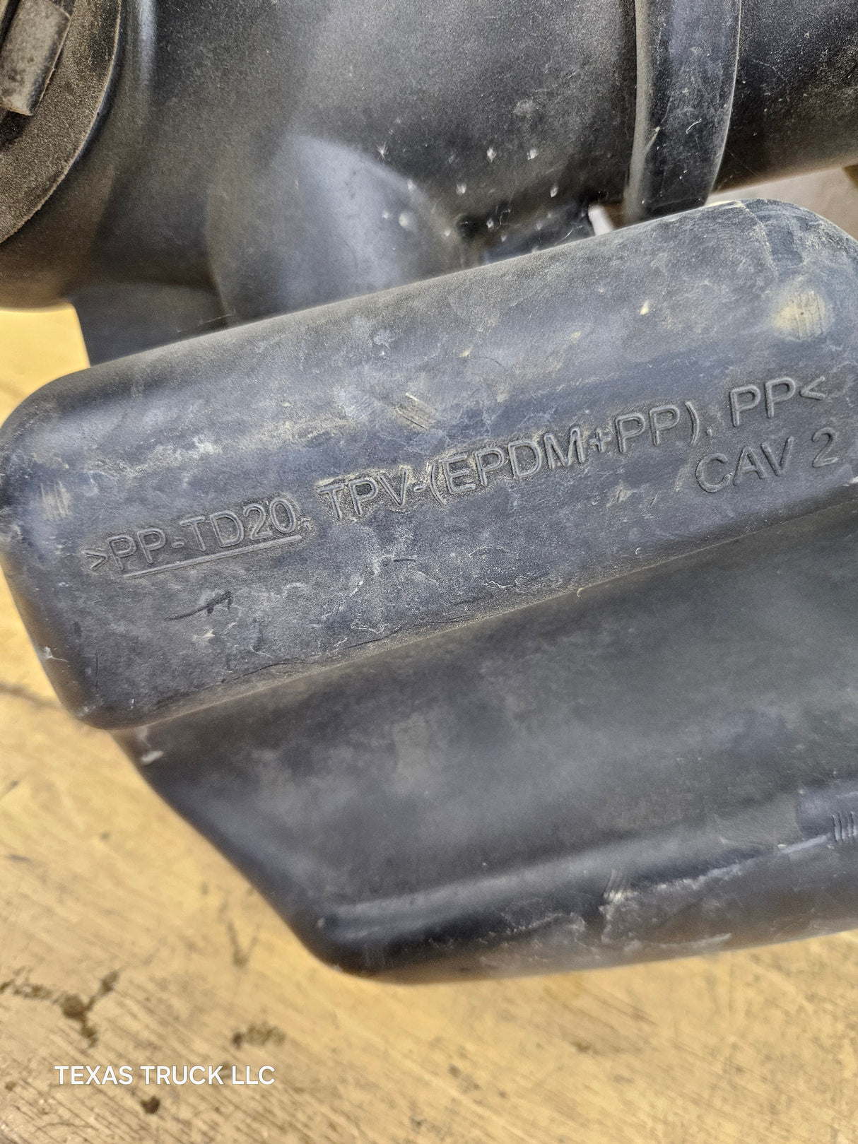 2008 Chevrolet Silverado / GMC Sierra 1500 4.3L Engine Air Intake Box Cleaner