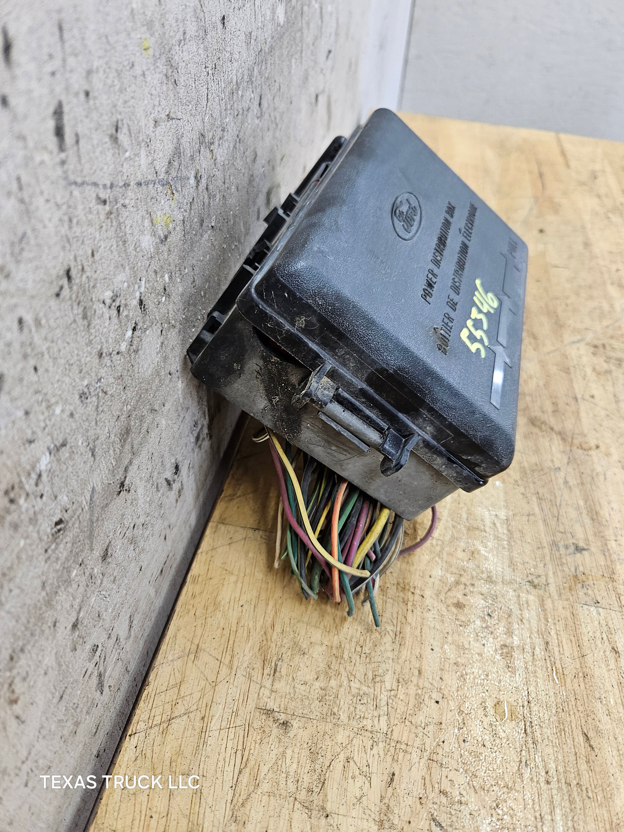 1997-2003 Ford F150 F250 F350 Triton Power Distribution Fuse Junction Box F65B-14A003-C
