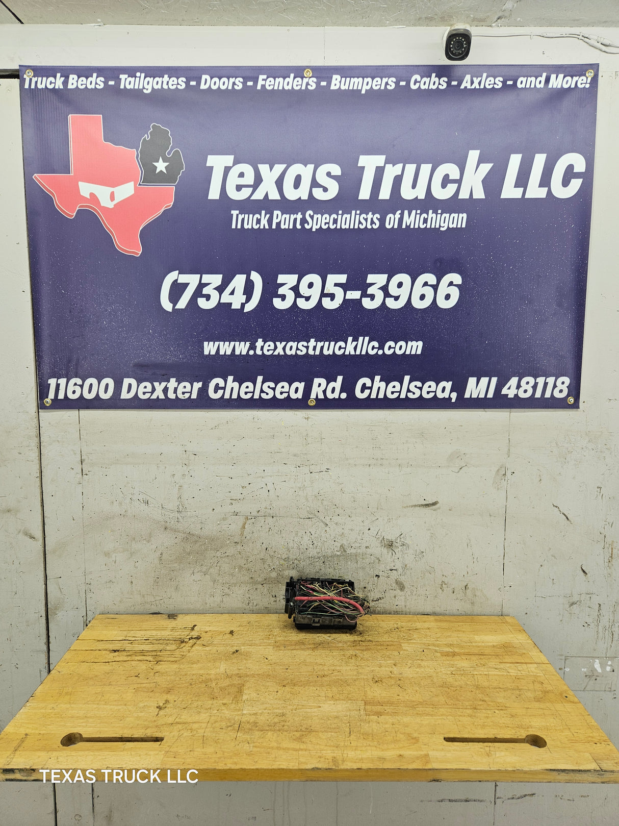 1997-2003 Ford F150 F250 F350 Triton Power Distribution Fuse Junction Box F65B-14A003-C