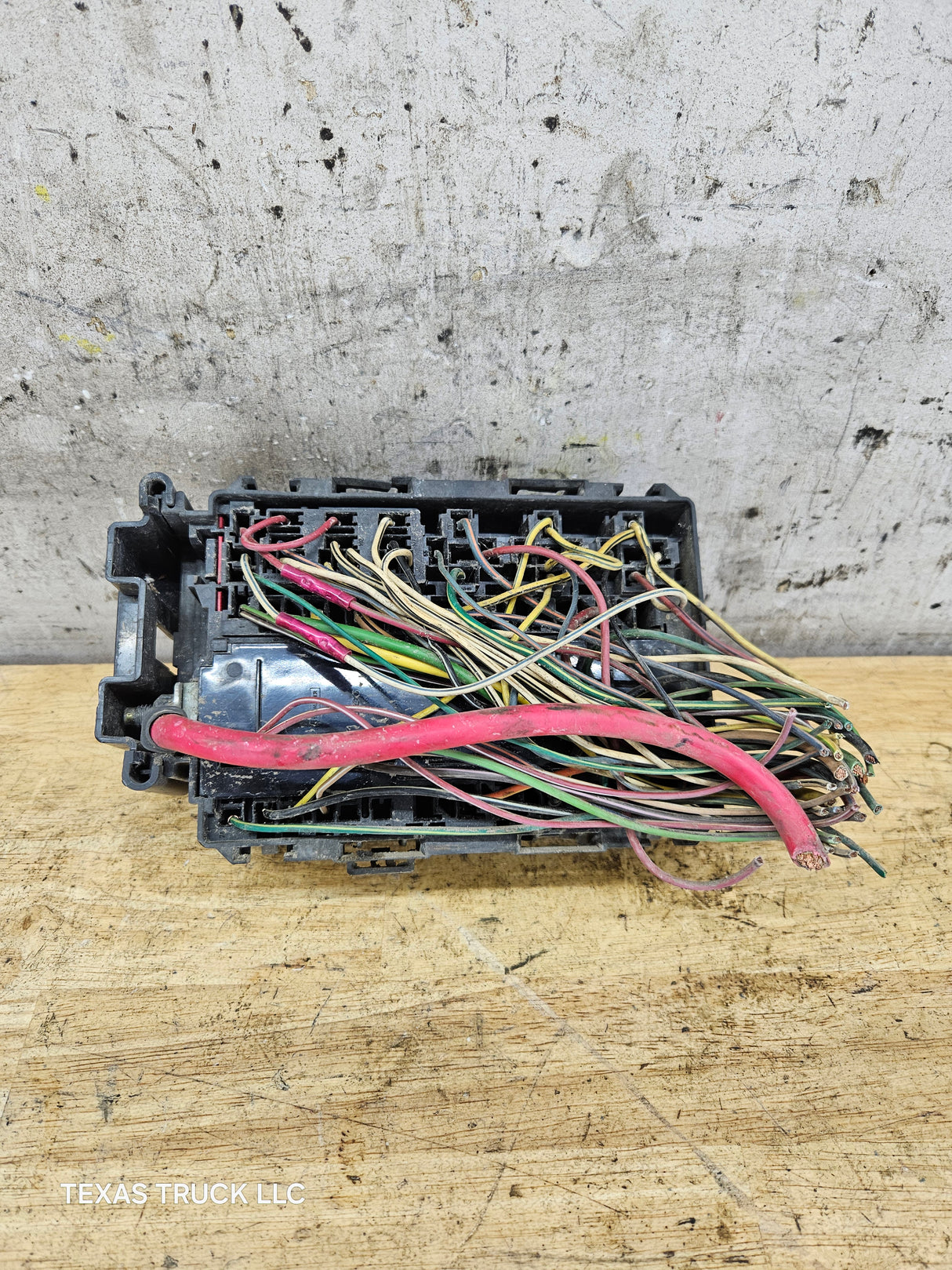 1997-2003 Ford F150 F250 F350 Triton Power Distribution Fuse Junction Box F65B-14A003-C