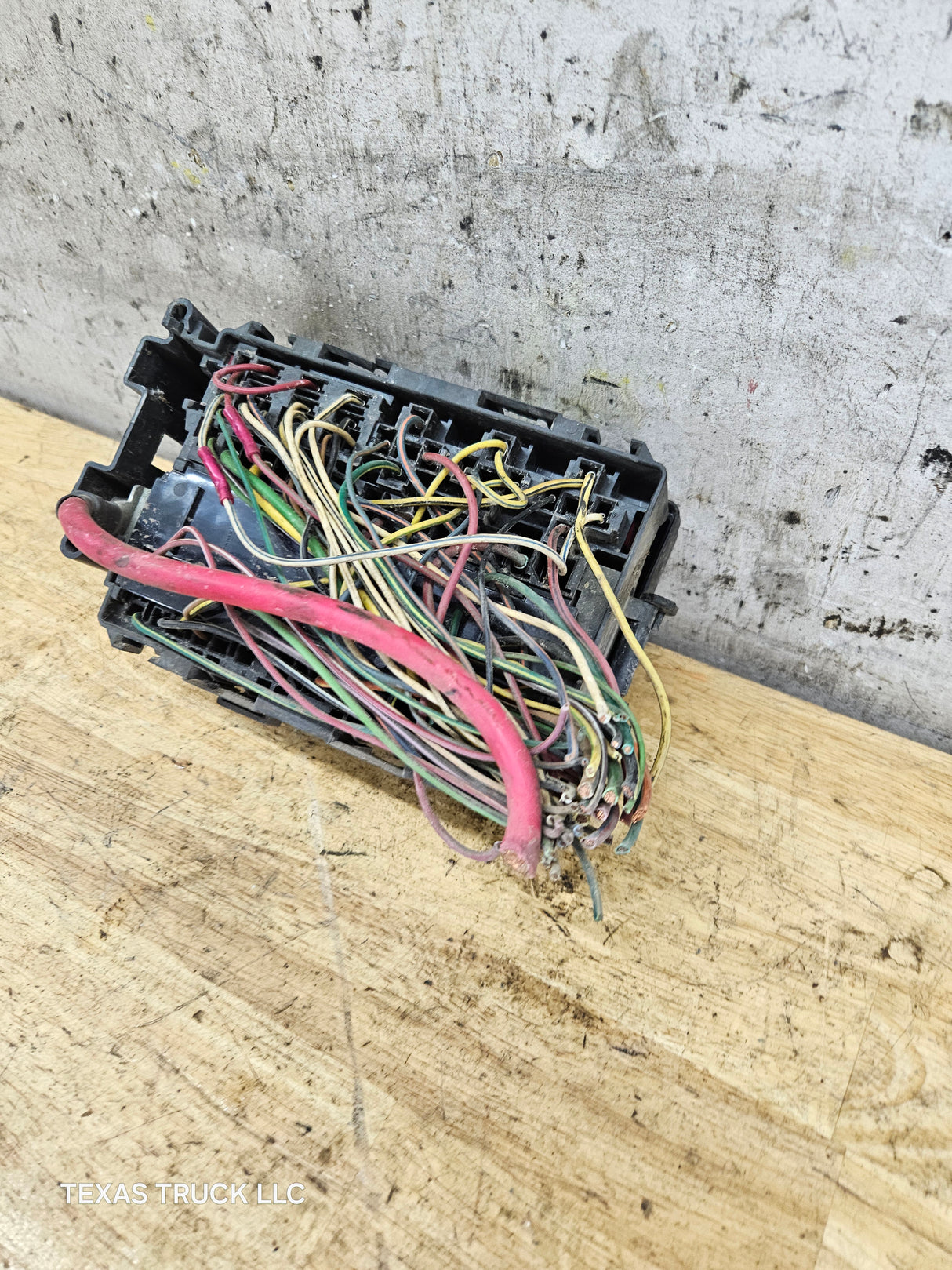 1997-2003 Ford F150 F250 F350 Triton Power Distribution Fuse Junction Box F65B-14A003-C