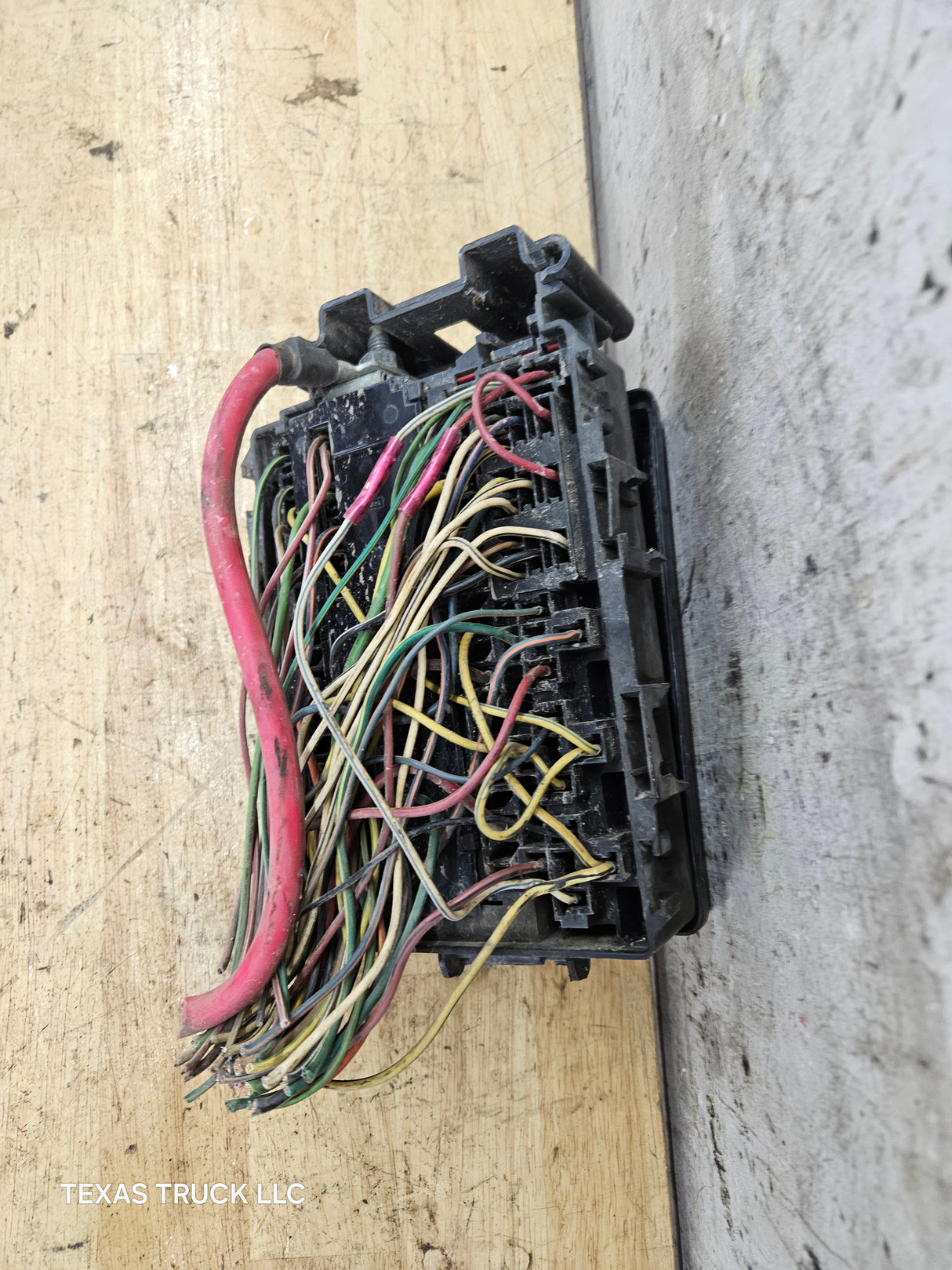 1997-2003 Ford F150 F250 F350 Triton Power Distribution Fuse Junction Box F65B-14A003-C