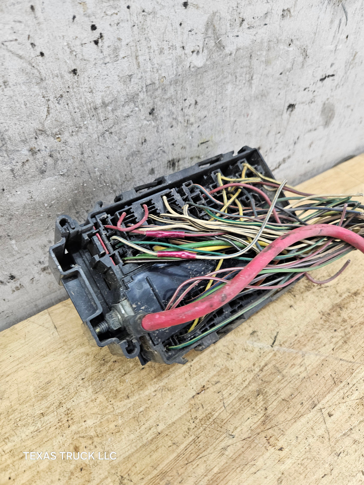 1997-2003 Ford F150 F250 F350 Triton Power Distribution Fuse Junction Box F65B-14A003-C