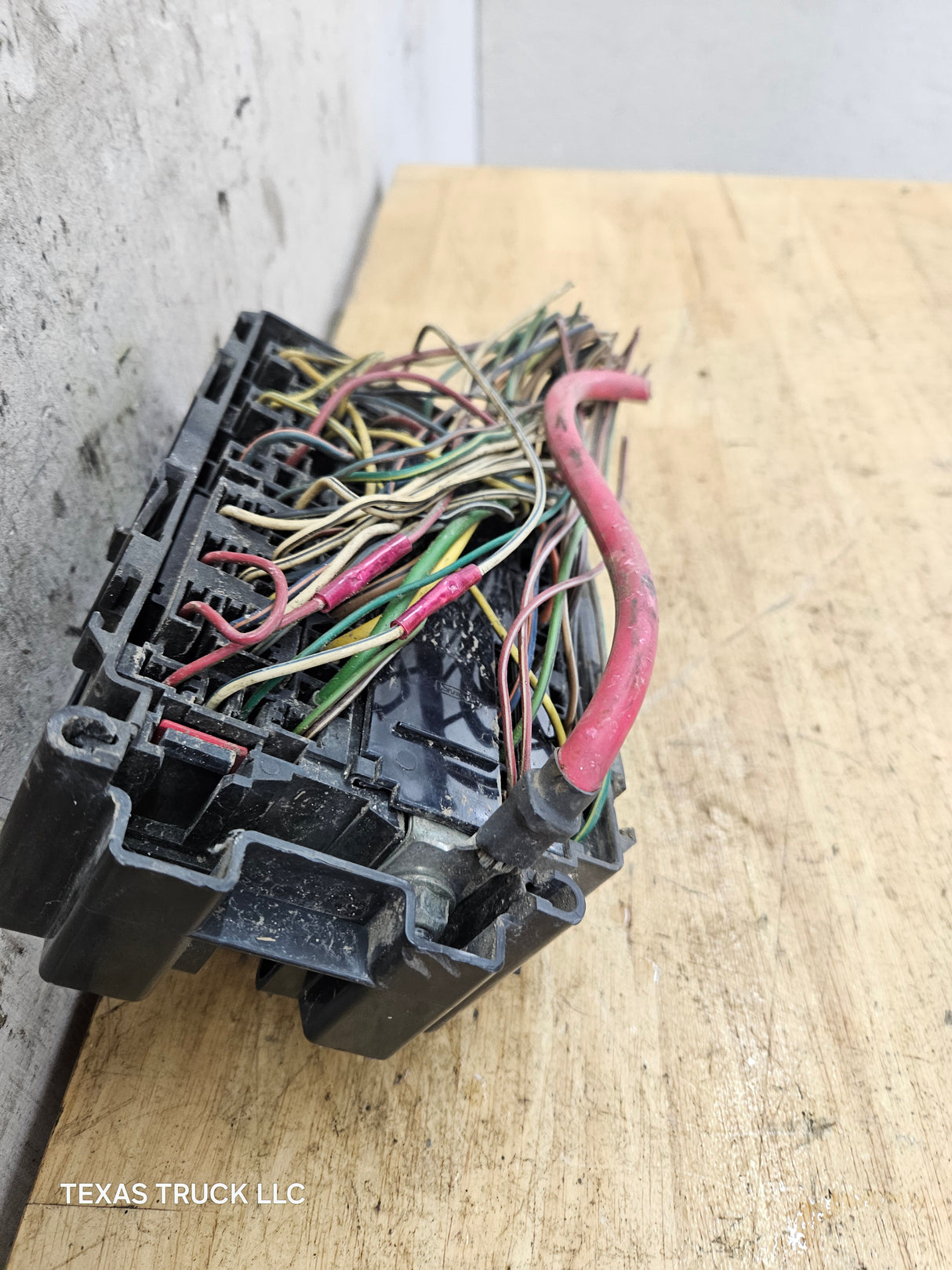 1997-2003 Ford F150 F250 F350 Triton Power Distribution Fuse Junction Box F65B-14A003-C
