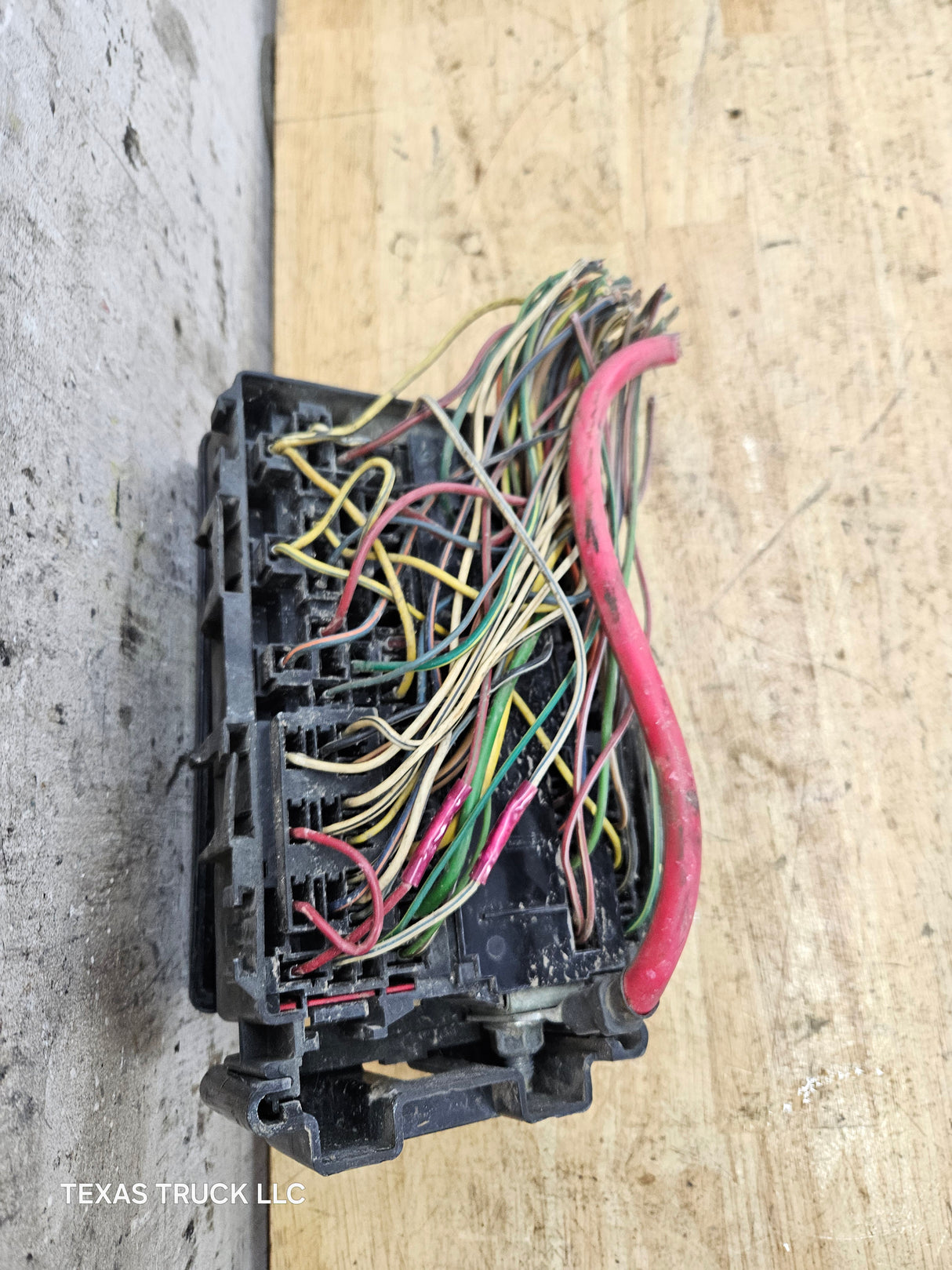 1997-2003 Ford F150 F250 F350 Triton Power Distribution Fuse Junction Box F65B-14A003-C