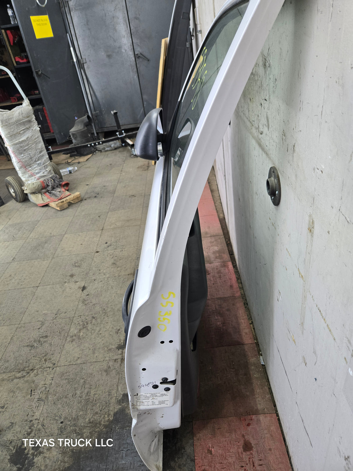 1999-2006 Chevrolet Silverado / GMC Sierra 1500 2500 3500 HD Front Driver Side Door LH