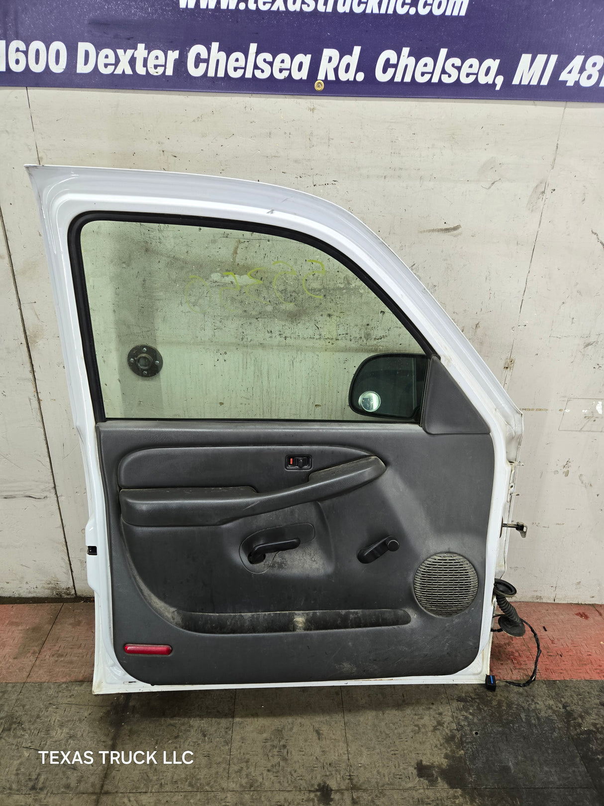 1999-2006 Chevrolet Silverado / GMC Sierra 1500 2500 3500 HD Front Driver Side Door LH