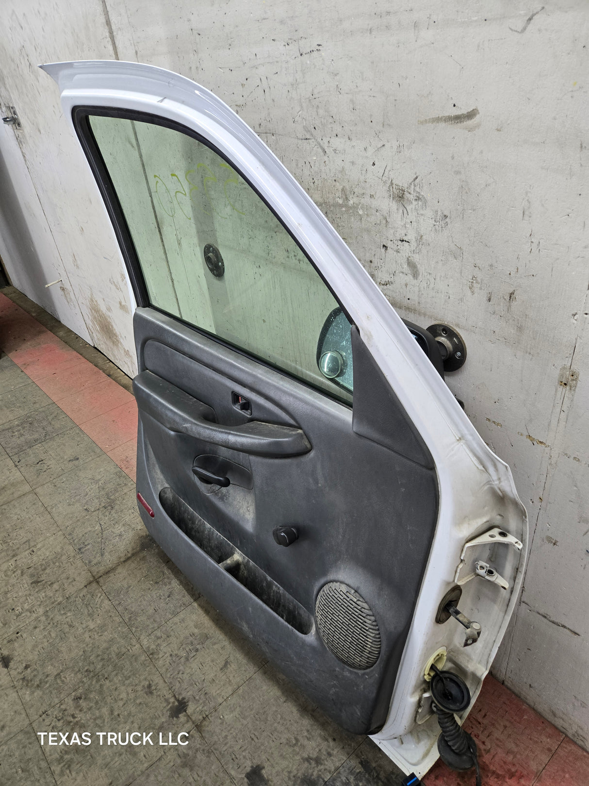 1999-2006 Chevrolet Silverado / GMC Sierra 1500 2500 3500 HD Front Driver Side Door LH