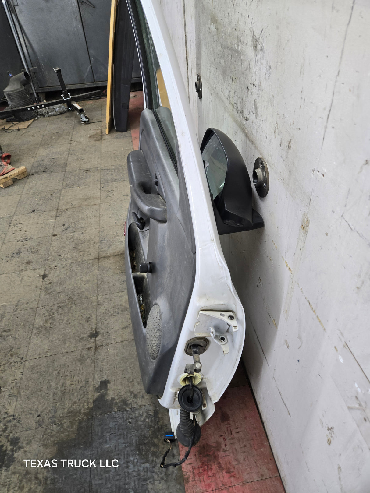 1999-2006 Chevrolet Silverado / GMC Sierra 1500 2500 3500 HD Front Driver Side Door LH