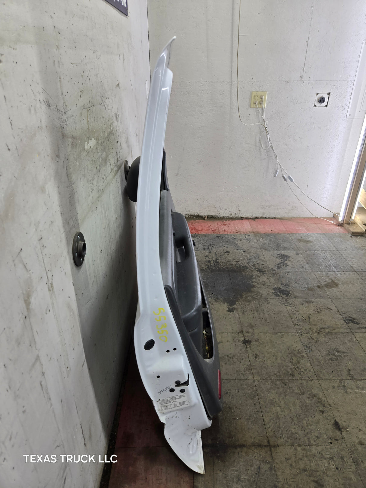 1999-2006 Chevrolet Silverado / GMC Sierra 1500 2500 3500 HD Front Driver Side Door LH