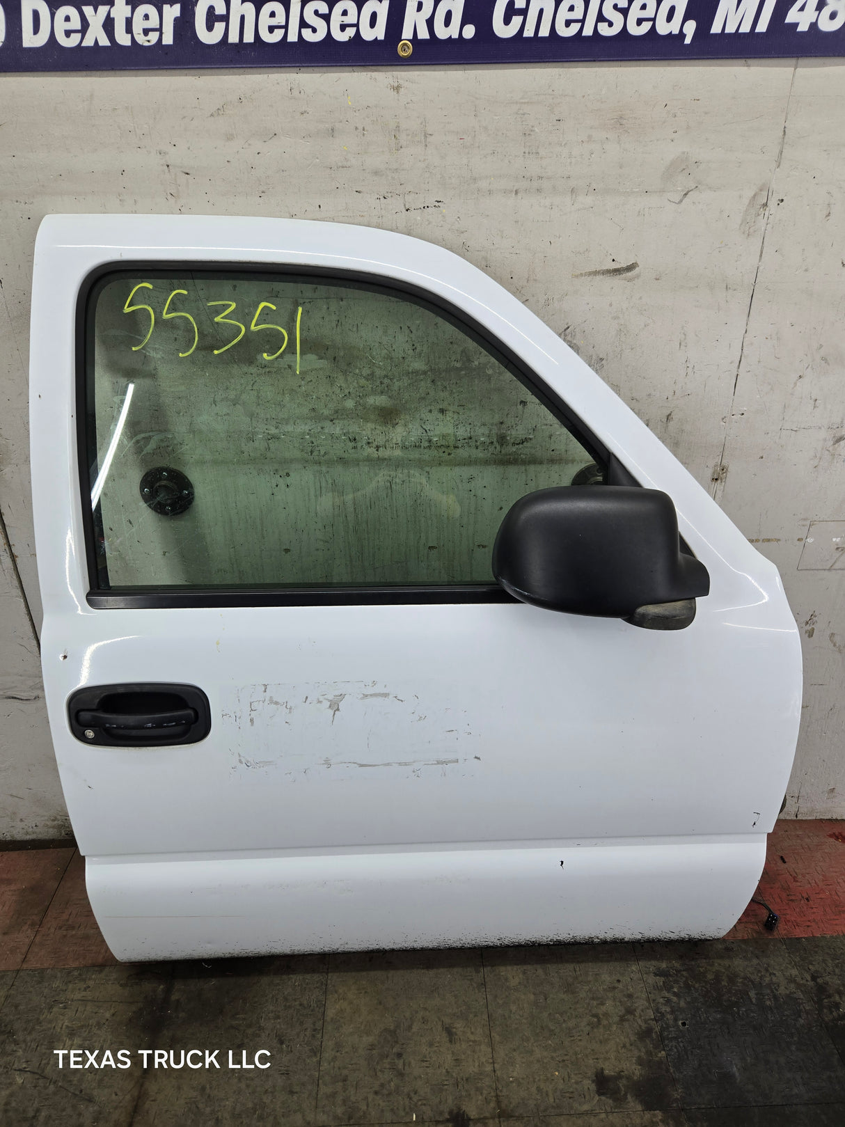1999-2006 Chevrolet Silverado / GMC Sierra 1500 2500 3500 HD Front RH Passenger side Door