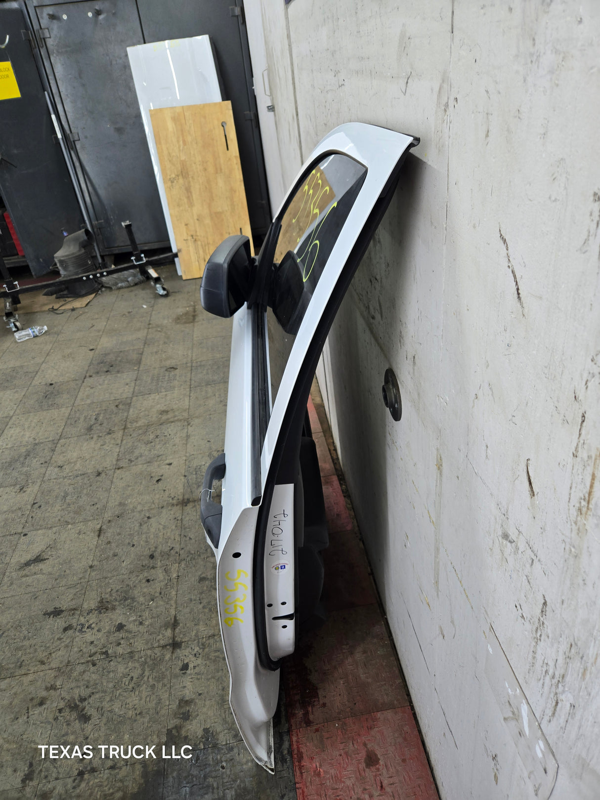 2014-2019 Chevrolet Silverado / GMC Sierra LH Front Driver Side Crew Cab Door 1500 25000 3500 HD