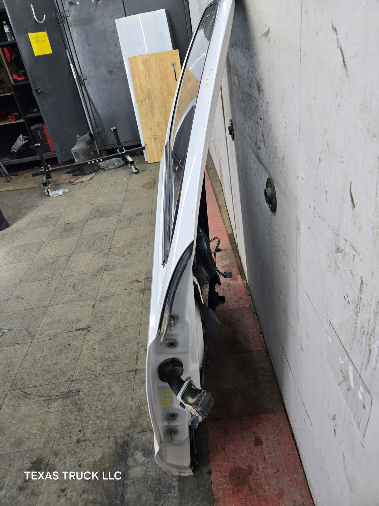 2012-2016 Ford Super Duty Passenger Side Front Door RH F250 F350 F450 F550