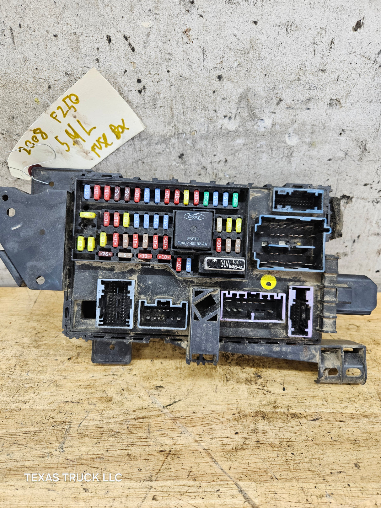 2008-2010 Ford F250 F350 BCM Fuse Junction Box 5.4 OEM 7C3T-15604-AL