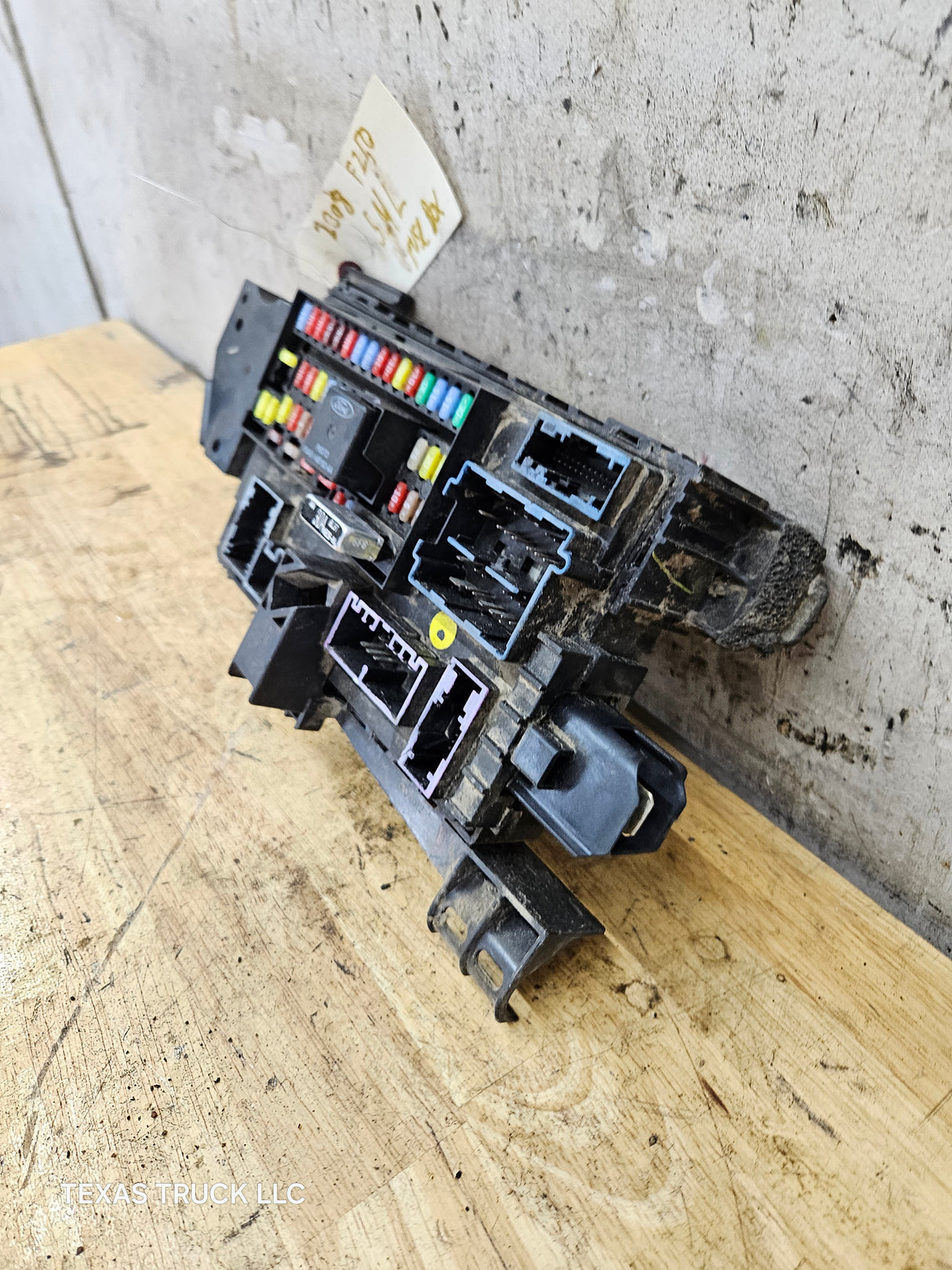 2008-2010 Ford F250 F350 BCM Fuse Junction Box 5.4 OEM 7C3T-15604-AL