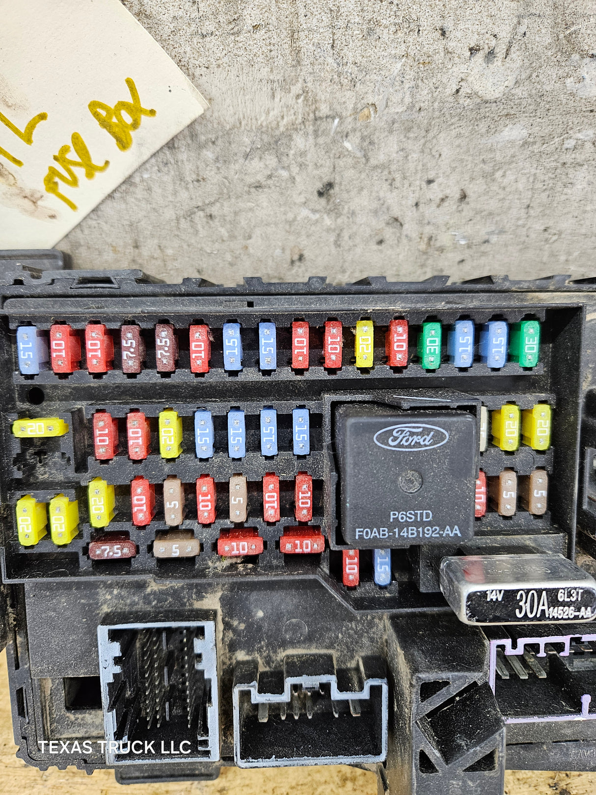 2008-2010 Ford F250 F350 BCM Fuse Junction Box 5.4 OEM 7C3T-15604-AL