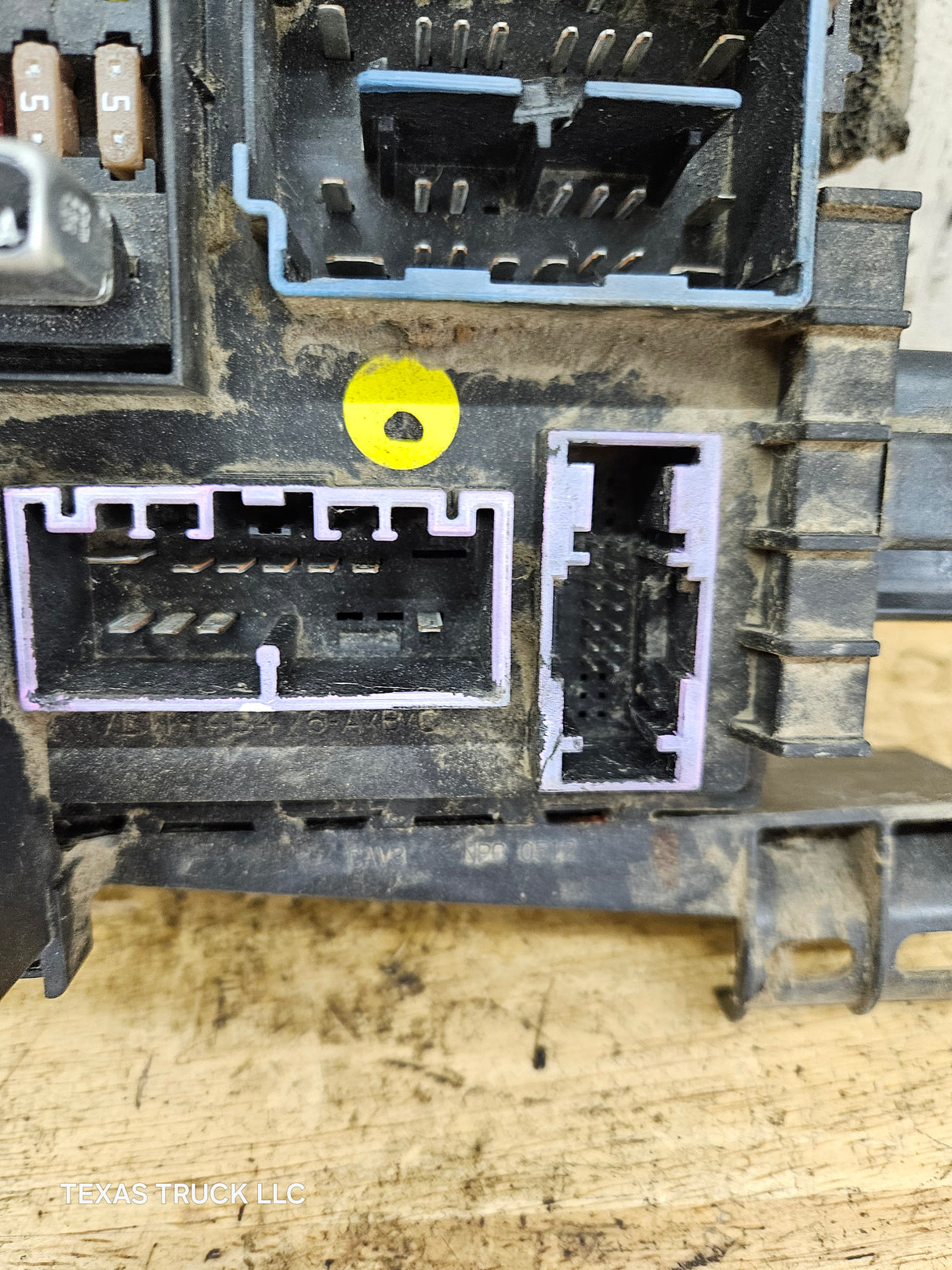 2008-2010 Ford F250 F350 BCM Fuse Junction Box 5.4 OEM 7C3T-15604-AL