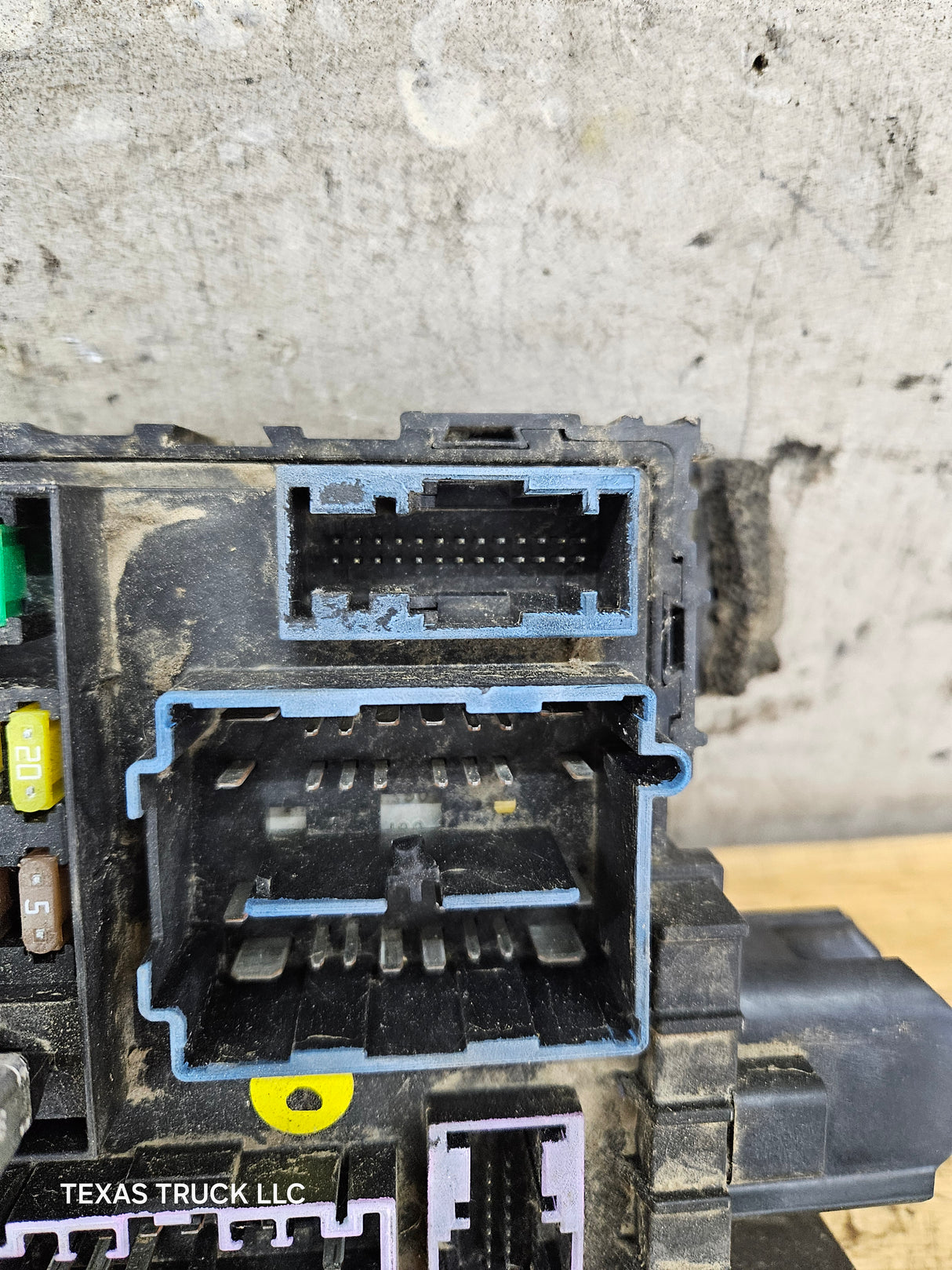 2008-2010 Ford F250 F350 BCM Fuse Junction Box 5.4 OEM 7C3T-15604-AL